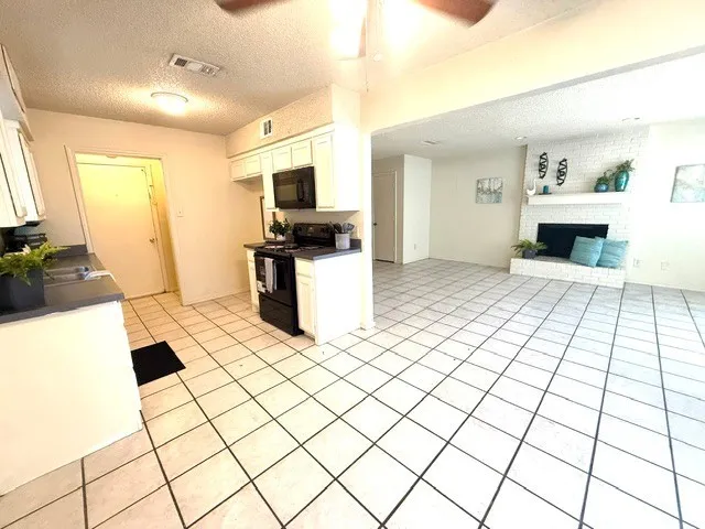 Duplex For Rent in Tarrant County , 627 Overlook Court, Arlington, Texas 76012, 3 Bedroom, 3 Bathroom, 2 Garage spaces, 2,349 Sqft, built in 1978, mls#21349646, Real Estate Agent in Arlington, Homes For Rent in Tarrant county, Homes For Rent in Arlington, Realtor in Arlington Texas, Real Estate Brokerage Independent Realty Texas, Luminita Cordes Realtor