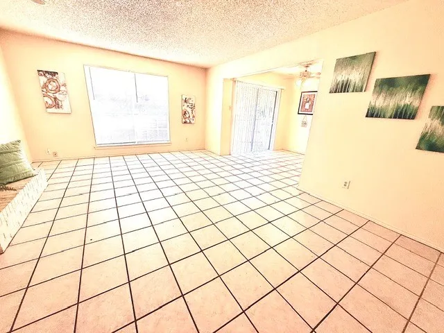 Duplex For Rent in Tarrant County , 627 Overlook Court, Arlington, Texas 76012, 3 Bedroom, 3 Bathroom, 2 Garage spaces, 2,349 Sqft, built in 1978, mls#21349646, Real Estate Agent in Arlington, Homes For Rent in Tarrant county, Homes For Rent in Arlington, Realtor in Arlington Texas, Real Estate Brokerage Independent Realty Texas, Luminita Cordes Realtor
