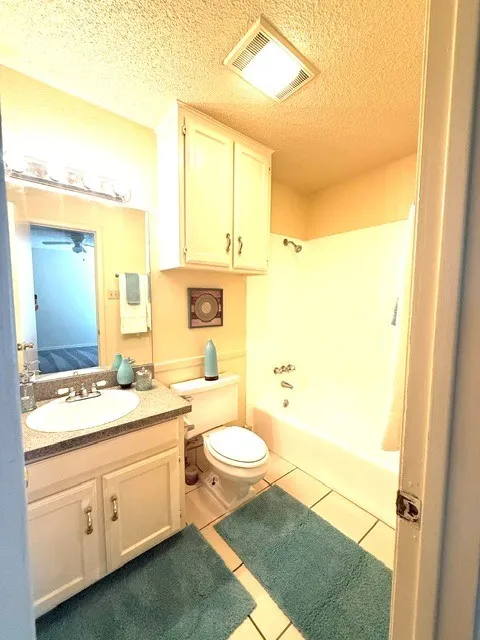 Duplex For Rent in Tarrant County , 627 Overlook Court, Arlington, Texas 76012, 3 Bedroom, 3 Bathroom, 2 Garage spaces, 2,349 Sqft, built in 1978, mls#21349646, Real Estate Agent in Arlington, Homes For Rent in Tarrant county, Homes For Rent in Arlington, Realtor in Arlington Texas, Real Estate Brokerage Independent Realty Texas, Luminita Cordes Realtor