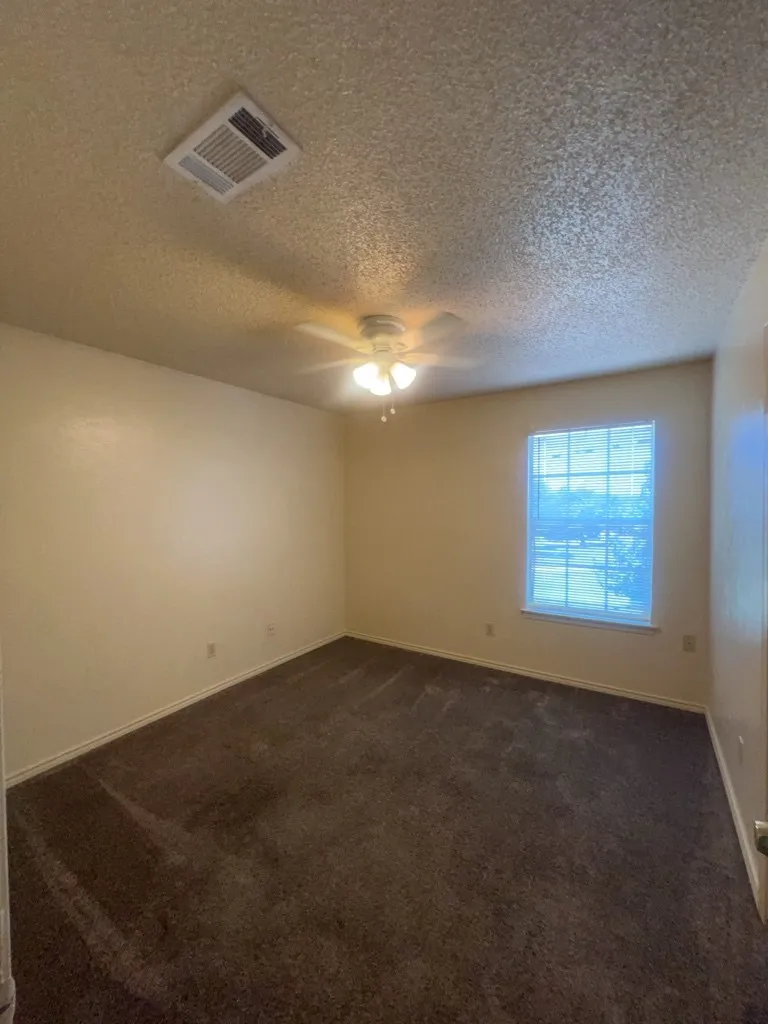 Duplex For Rent in Tarrant County , 627 Overlook Court, Arlington, Texas 76012, 3 Bedroom, 3 Bathroom, 2 Garage spaces, 2,349 Sqft, built in 1978, mls#21349646, Real Estate Agent in Arlington, Homes For Rent in Tarrant county, Homes For Rent in Arlington, Realtor in Arlington Texas, Real Estate Brokerage Independent Realty Texas, Luminita Cordes Realtor