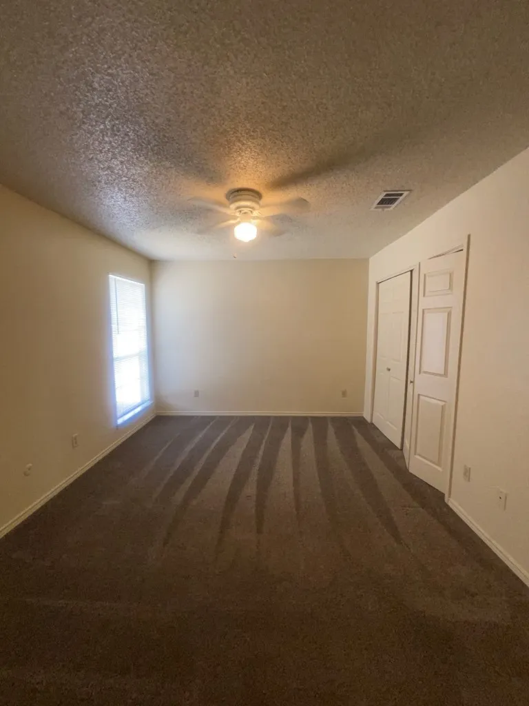 Duplex For Rent in Tarrant County , 627 Overlook Court, Arlington, Texas 76012, 3 Bedroom, 3 Bathroom, 2 Garage spaces, 2,349 Sqft, built in 1978, mls#21349646, Real Estate Agent in Arlington, Homes For Rent in Tarrant county, Homes For Rent in Arlington, Realtor in Arlington Texas, Real Estate Brokerage Independent Realty Texas, Luminita Cordes Realtor
