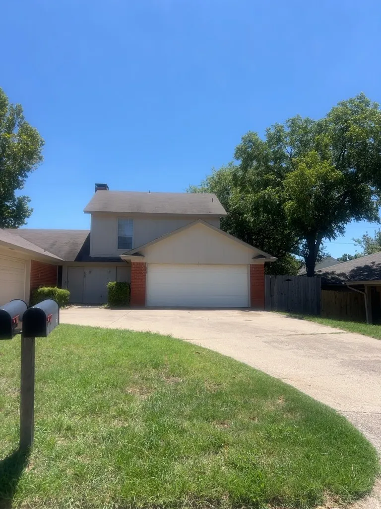 Duplex For Rent in Tarrant County , 627 Overlook Court, Arlington, Texas 76012, 3 Bedroom, 3 Bathroom, 2 Garage spaces, 2,349 Sqft, built in 1978, mls#21349646, Real Estate Agent in Arlington, Homes For Rent in Tarrant county, Homes For Rent in Arlington, Realtor in Arlington Texas, Real Estate Brokerage Independent Realty Texas, Luminita Cordes Realtor