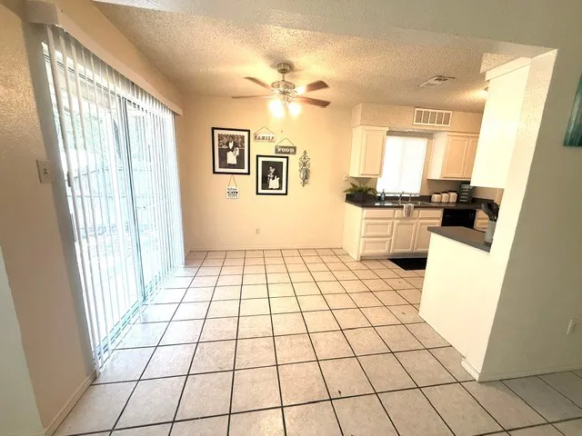 Duplex For Rent in Tarrant County , 627 Overlook Court, Arlington, Texas 76012, 3 Bedroom, 3 Bathroom, 2 Garage spaces, 2,349 Sqft, built in 1978, mls#21349646, Real Estate Agent in Arlington, Homes For Rent in Tarrant county, Homes For Rent in Arlington, Realtor in Arlington Texas, Real Estate Brokerage Independent Realty Texas, Luminita Cordes Realtor