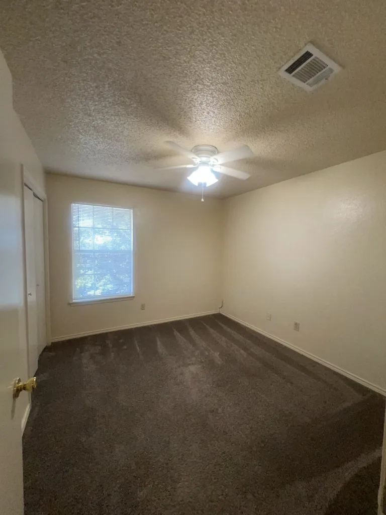 Duplex For Rent in Tarrant County , 627 Overlook Court, Arlington, Texas 76012, 3 Bedroom, 3 Bathroom, 2 Garage spaces, 2,349 Sqft, built in 1978, mls#21349646, Real Estate Agent in Arlington, Homes For Rent in Tarrant county, Homes For Rent in Arlington, Realtor in Arlington Texas, Real Estate Brokerage Independent Realty Texas, Luminita Cordes Realtor