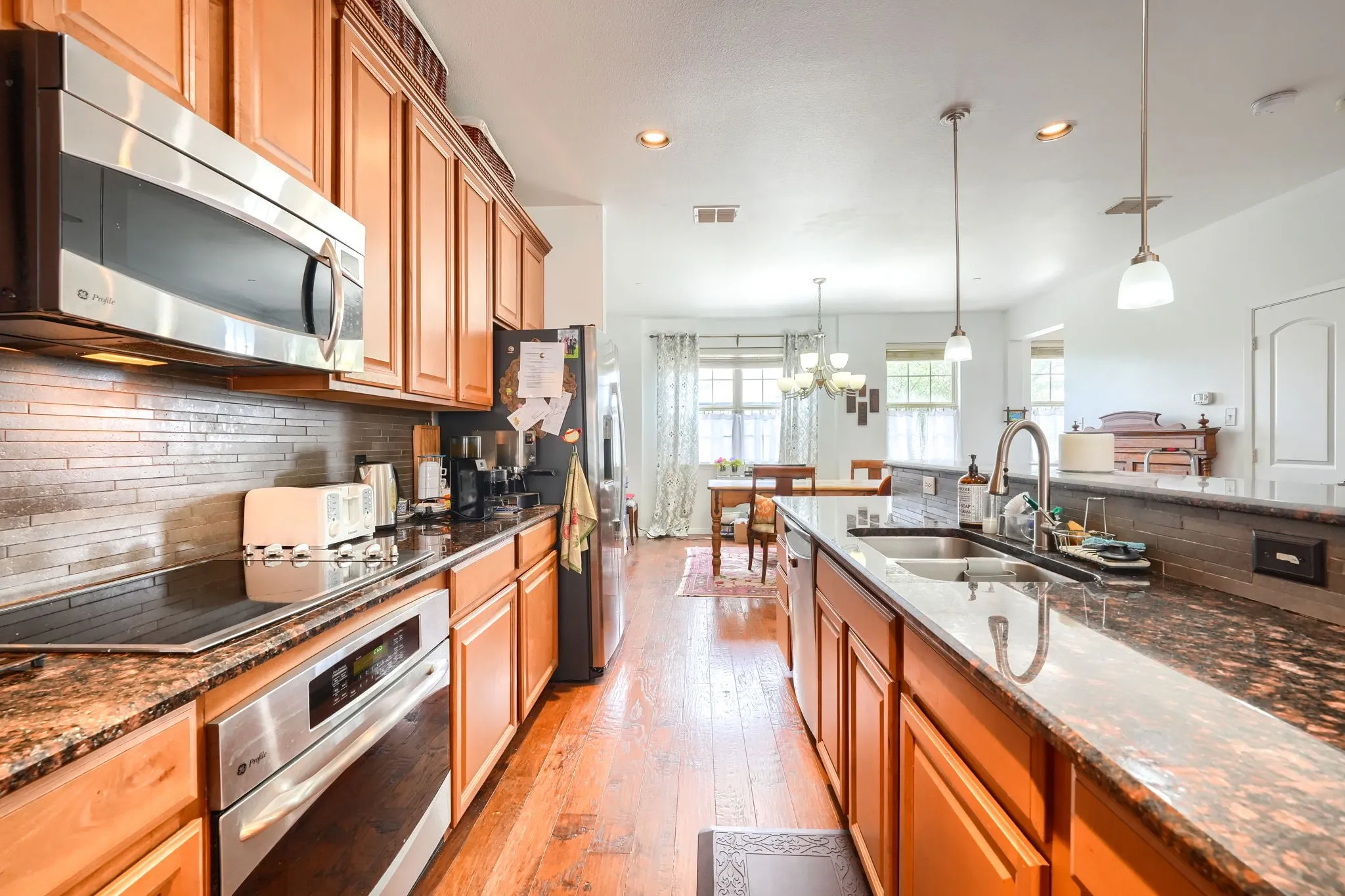 Townhouse For Rent in Dallas County , 3885 Asbury Lane, Addison, Texas 75001, 3 Bedroom, 4 Bathroom, 2 Garage spaces, 2,467 Sqft, built in 2009, mls#21349599, Real Estate Agent in Addison, Homes For Rent in Dallas county, Homes For Rent in Addison, Realtor in Addison Texas, Real Estate Brokerage Independent Realty Texas, Luminita Cordes Realtor