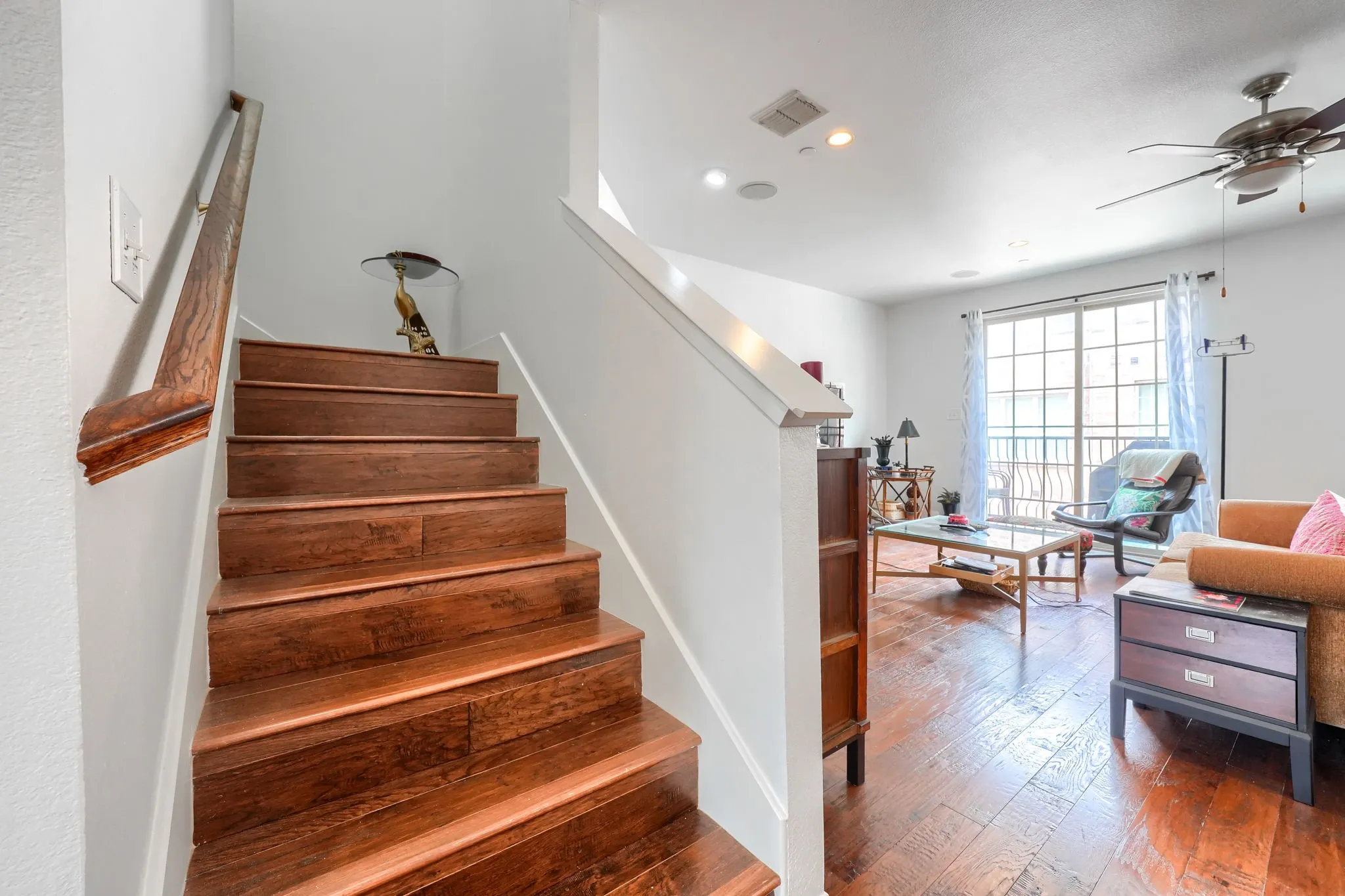 Townhouse For Rent in Dallas County , 3885 Asbury Lane, Addison, Texas 75001, 3 Bedroom, 4 Bathroom, 2 Garage spaces, 2,467 Sqft, built in 2009, mls#21349599, Real Estate Agent in Addison, Homes For Rent in Dallas county, Homes For Rent in Addison, Realtor in Addison Texas, Real Estate Brokerage Independent Realty Texas, Luminita Cordes Realtor