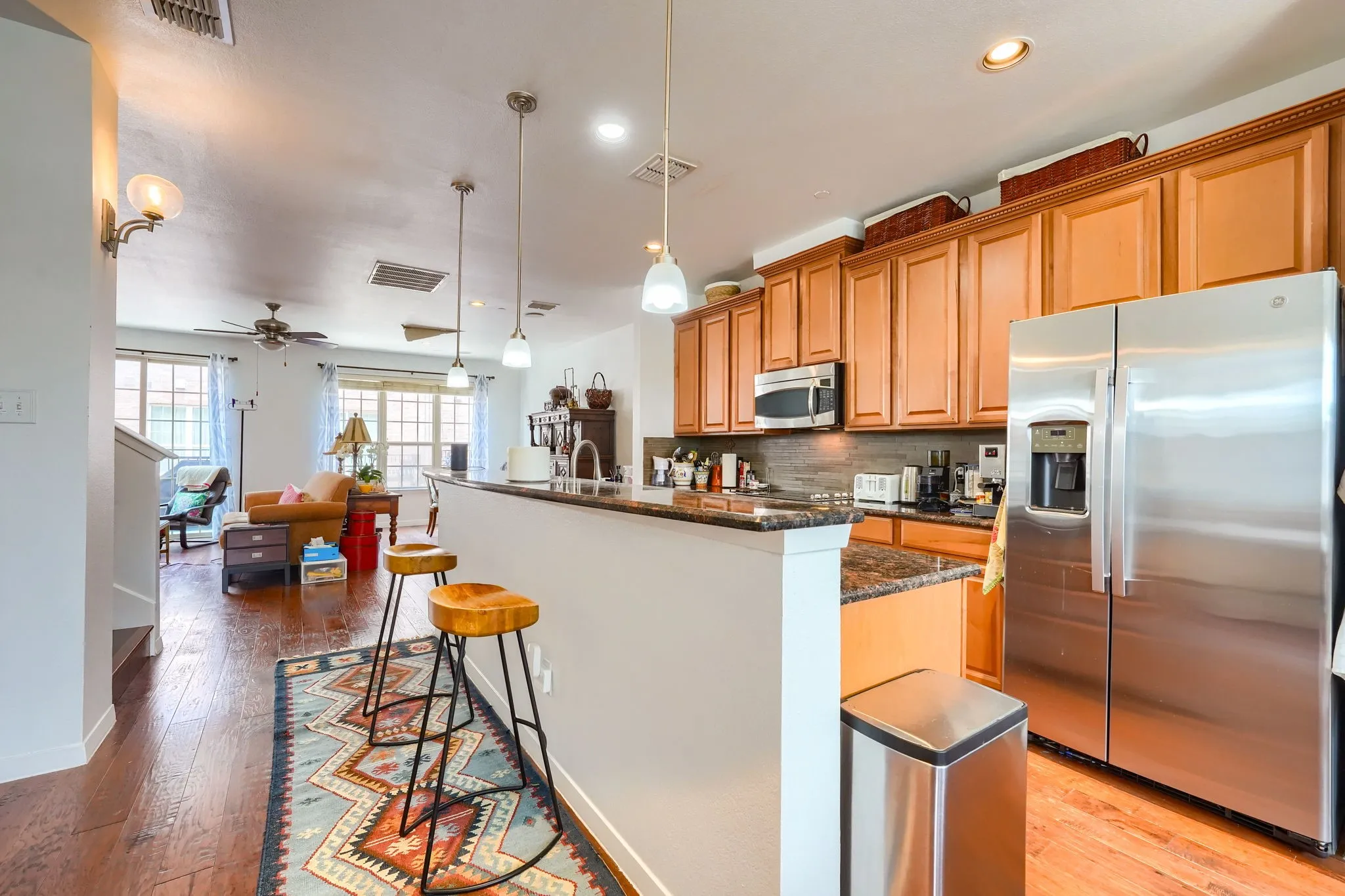 Townhouse For Rent in Dallas County , 3885 Asbury Lane, Addison, Texas 75001, 3 Bedroom, 4 Bathroom, 2 Garage spaces, 2,467 Sqft, built in 2009, mls#21349599, Real Estate Agent in Addison, Homes For Rent in Dallas county, Homes For Rent in Addison, Realtor in Addison Texas, Real Estate Brokerage Independent Realty Texas, Luminita Cordes Realtor
