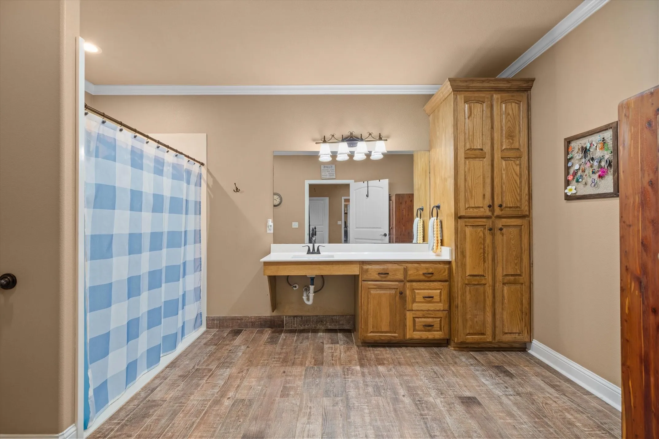 Single Family Residence For Sale in Van Zandt County , 180 N Bois D Arc Street, Van, Texas 75790, 3 Bedroom, 2 Bathroom, 2 Garage spaces, 1,844 Sqft, built in 2015, mls#21349643, Real Estate Agent in Van, Homes For Sale in Van Zandt county, Homes For Sale in Van, Realtor in Van Texas, Real Estate Brokerage Independent Realty Texas, Luminita Cordes Realtor