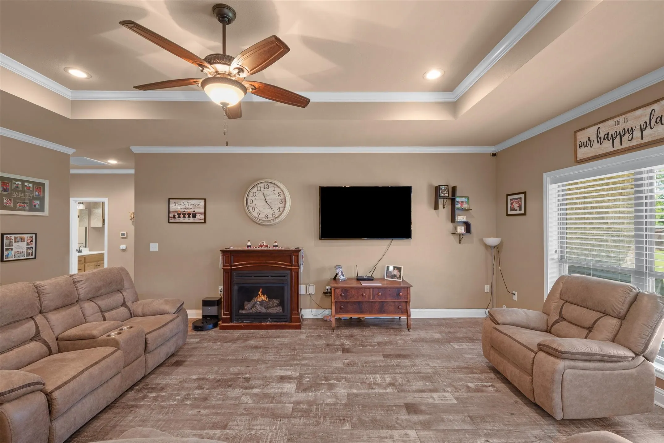 Single Family Residence For Sale in Van Zandt County , 180 N Bois D Arc Street, Van, Texas 75790, 3 Bedroom, 2 Bathroom, 2 Garage spaces, 1,844 Sqft, built in 2015, mls#21349643, Real Estate Agent in Van, Homes For Sale in Van Zandt county, Homes For Sale in Van, Realtor in Van Texas, Real Estate Brokerage Independent Realty Texas, Luminita Cordes Realtor