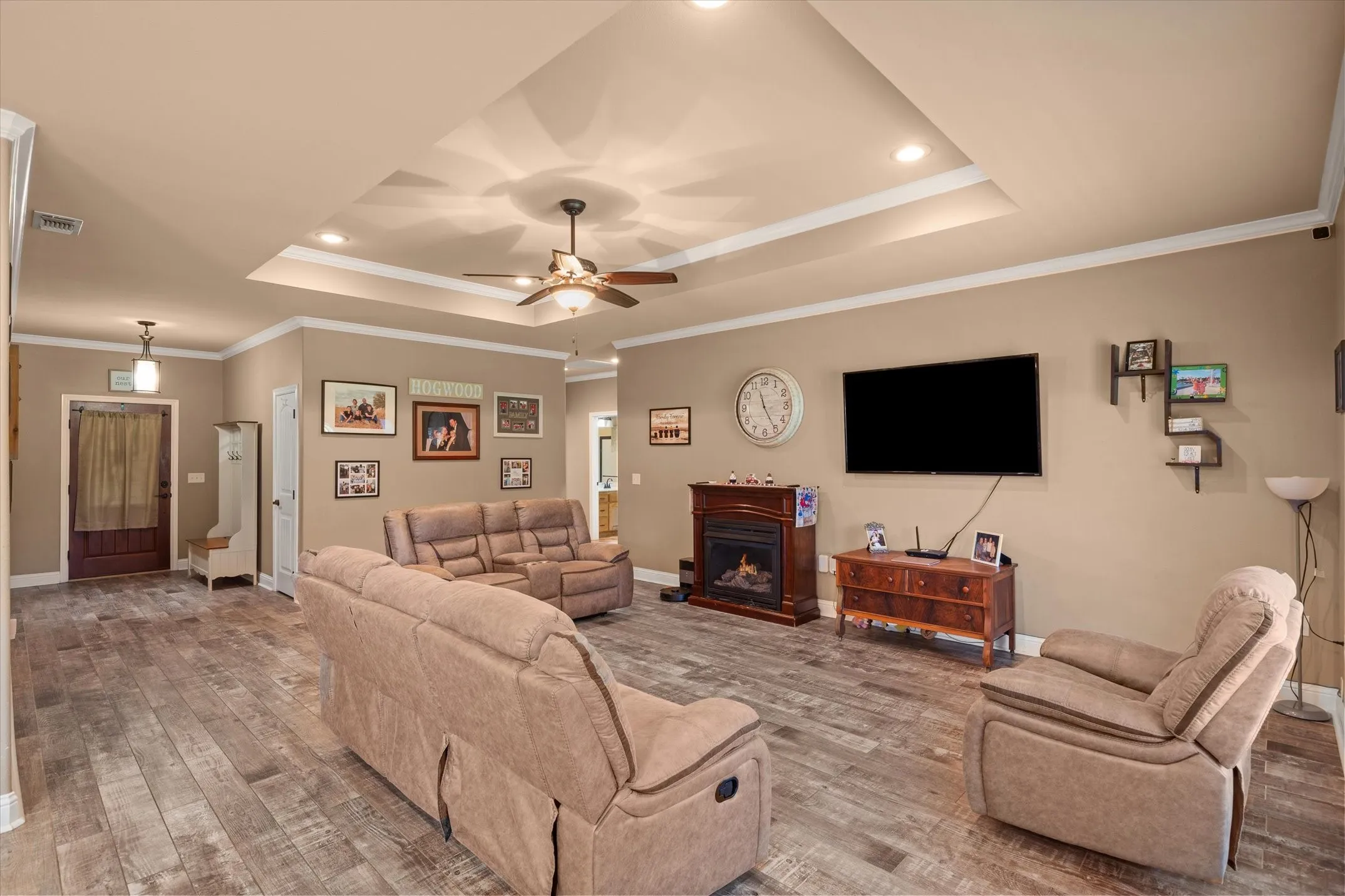 Single Family Residence For Sale in Van Zandt County , 180 N Bois D Arc Street, Van, Texas 75790, 3 Bedroom, 2 Bathroom, 2 Garage spaces, 1,844 Sqft, built in 2015, mls#21349643, Real Estate Agent in Van, Homes For Sale in Van Zandt county, Homes For Sale in Van, Realtor in Van Texas, Real Estate Brokerage Independent Realty Texas, Luminita Cordes Realtor