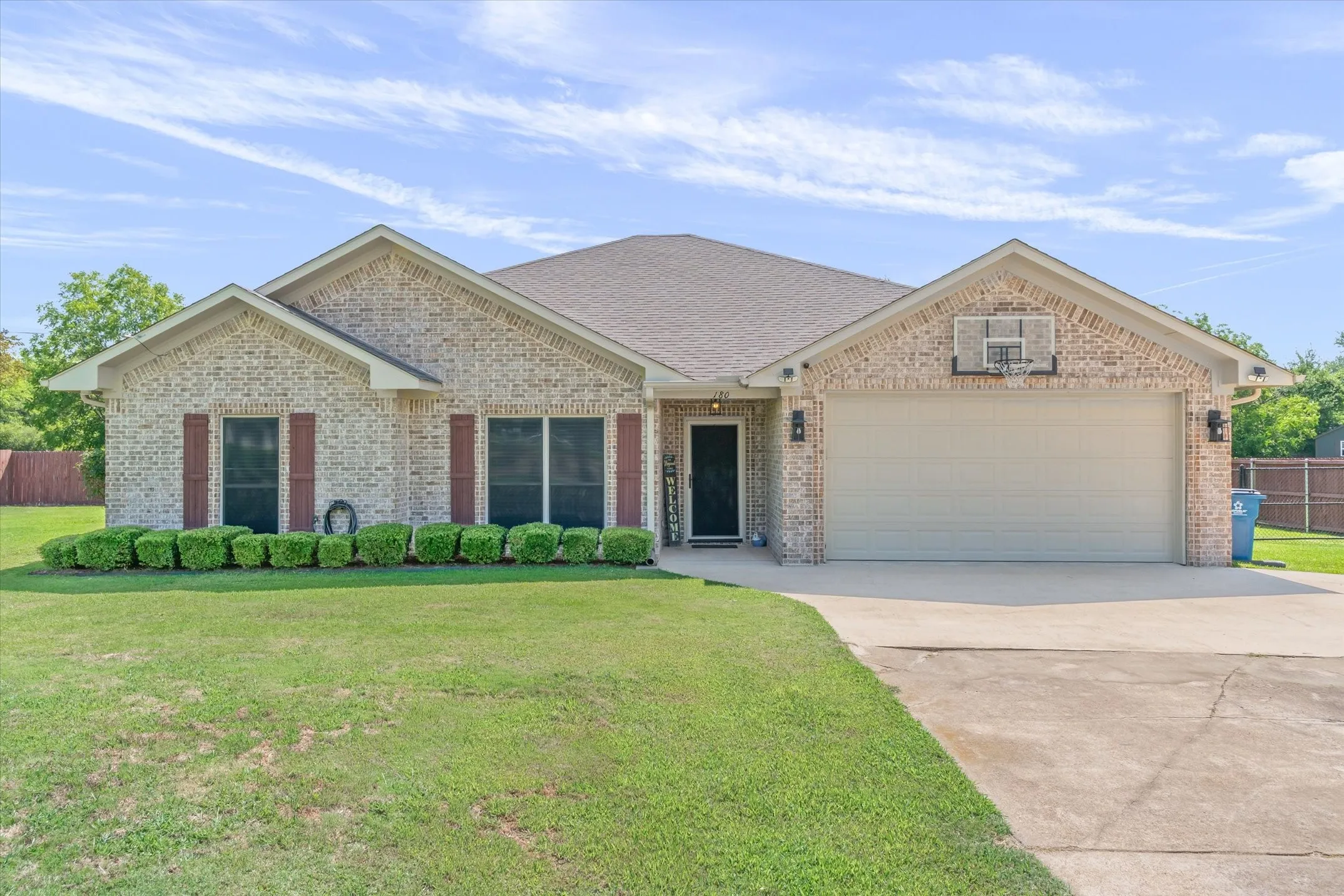 Single Family Residence For Sale in Van Zandt County , 180 N Bois D Arc Street, Van, Texas 75790, 3 Bedroom, 2 Bathroom, 2 Garage spaces, 1,844 Sqft, built in 2015, mls#21349643, Real Estate Agent in Van, Homes For Sale in Van Zandt county, Homes For Sale in Van, Realtor in Van Texas, Real Estate Brokerage Independent Realty Texas, Luminita Cordes Realtor