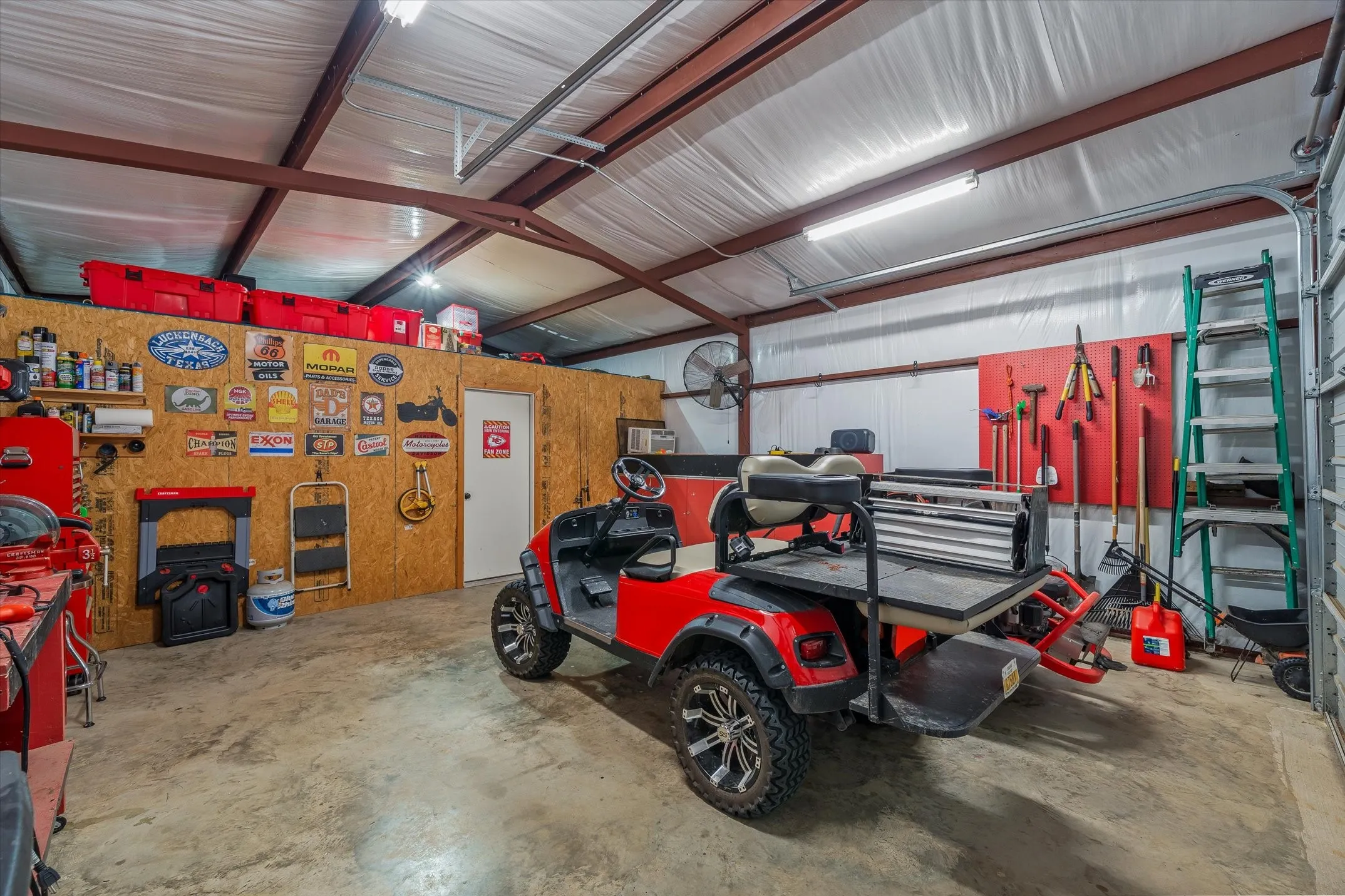 Single Family Residence For Sale in Van Zandt County , 180 N Bois D Arc Street, Van, Texas 75790, 3 Bedroom, 2 Bathroom, 2 Garage spaces, 1,844 Sqft, built in 2015, mls#21349643, Real Estate Agent in Van, Homes For Sale in Van Zandt county, Homes For Sale in Van, Realtor in Van Texas, Real Estate Brokerage Independent Realty Texas, Luminita Cordes Realtor