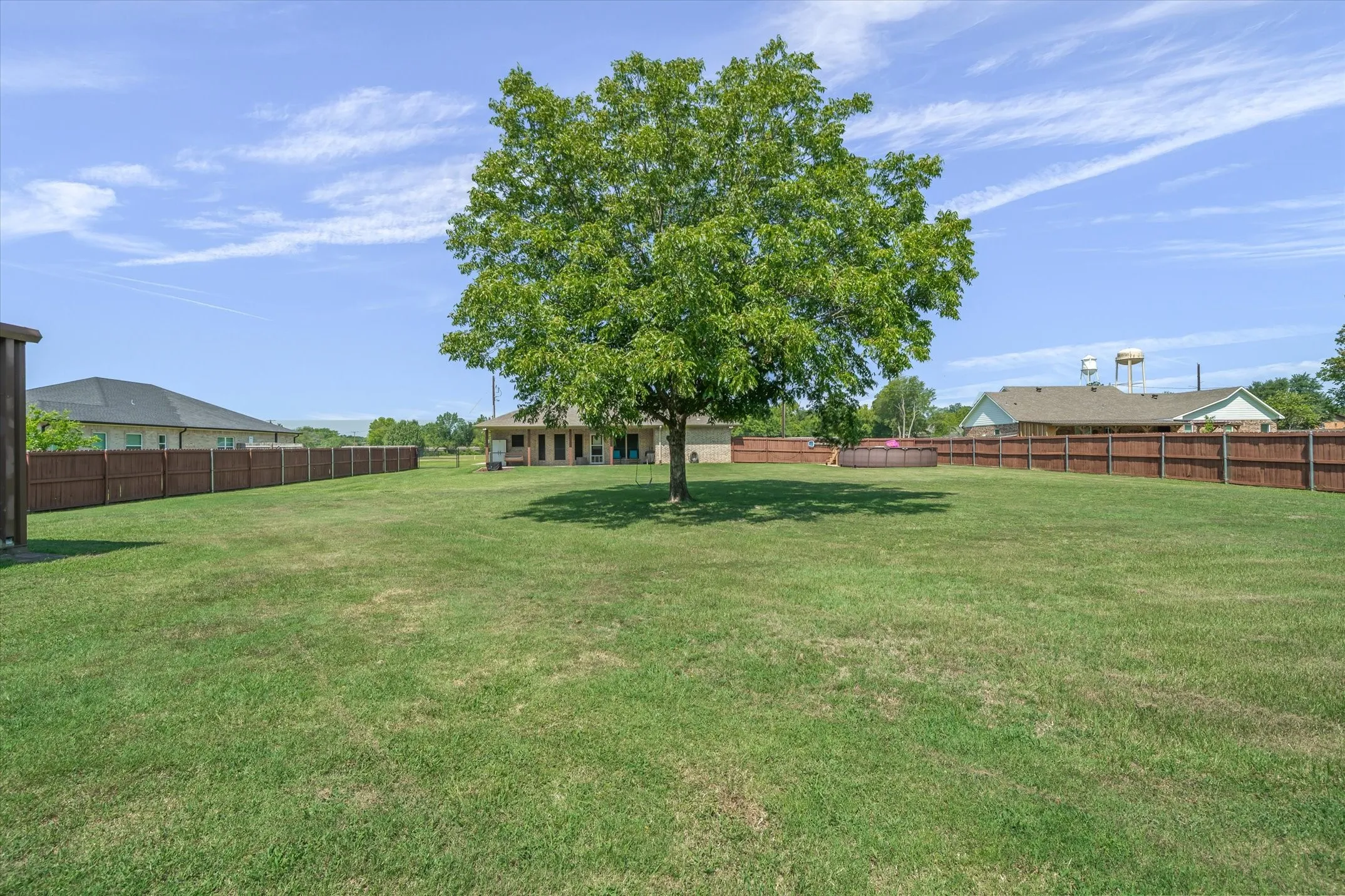 Single Family Residence For Sale in Van Zandt County , 180 N Bois D Arc Street, Van, Texas 75790, 3 Bedroom, 2 Bathroom, 2 Garage spaces, 1,844 Sqft, built in 2015, mls#21349643, Real Estate Agent in Van, Homes For Sale in Van Zandt county, Homes For Sale in Van, Realtor in Van Texas, Real Estate Brokerage Independent Realty Texas, Luminita Cordes Realtor
