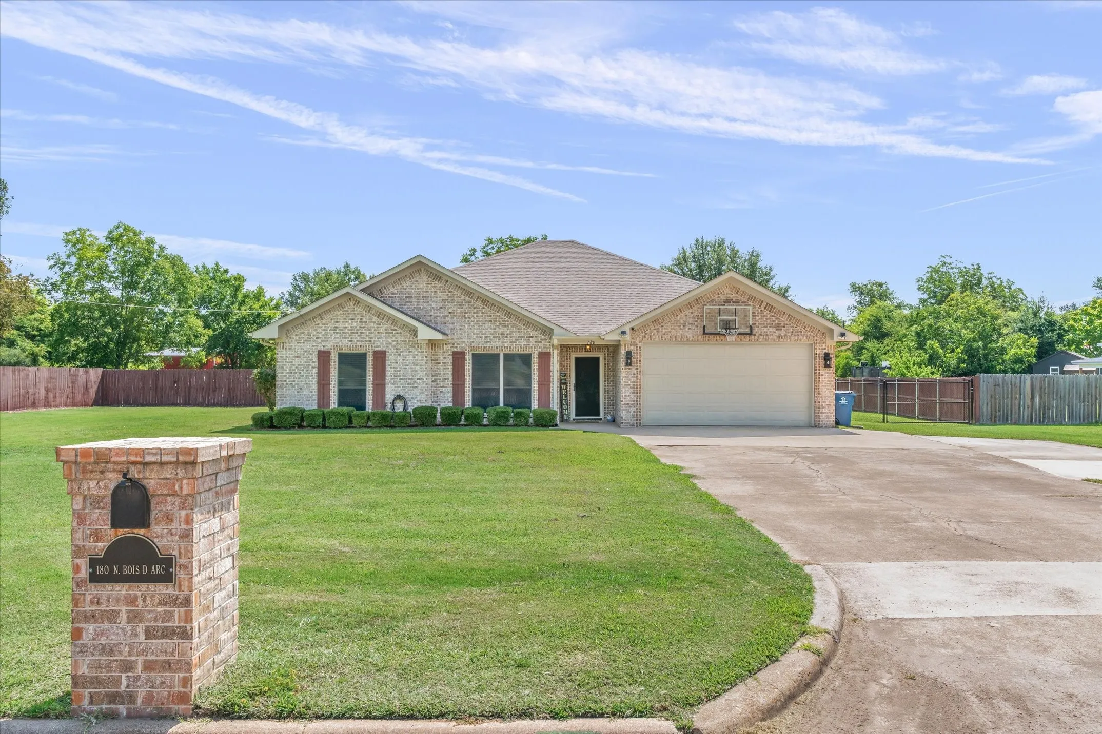 Single Family Residence For Sale in Van Zandt County , 180 N Bois D Arc Street, Van, Texas 75790, 3 Bedroom, 2 Bathroom, 2 Garage spaces, 1,844 Sqft, built in 2015, mls#21349643, Real Estate Agent in Van, Homes For Sale in Van Zandt county, Homes For Sale in Van, Realtor in Van Texas, Real Estate Brokerage Independent Realty Texas, Luminita Cordes Realtor