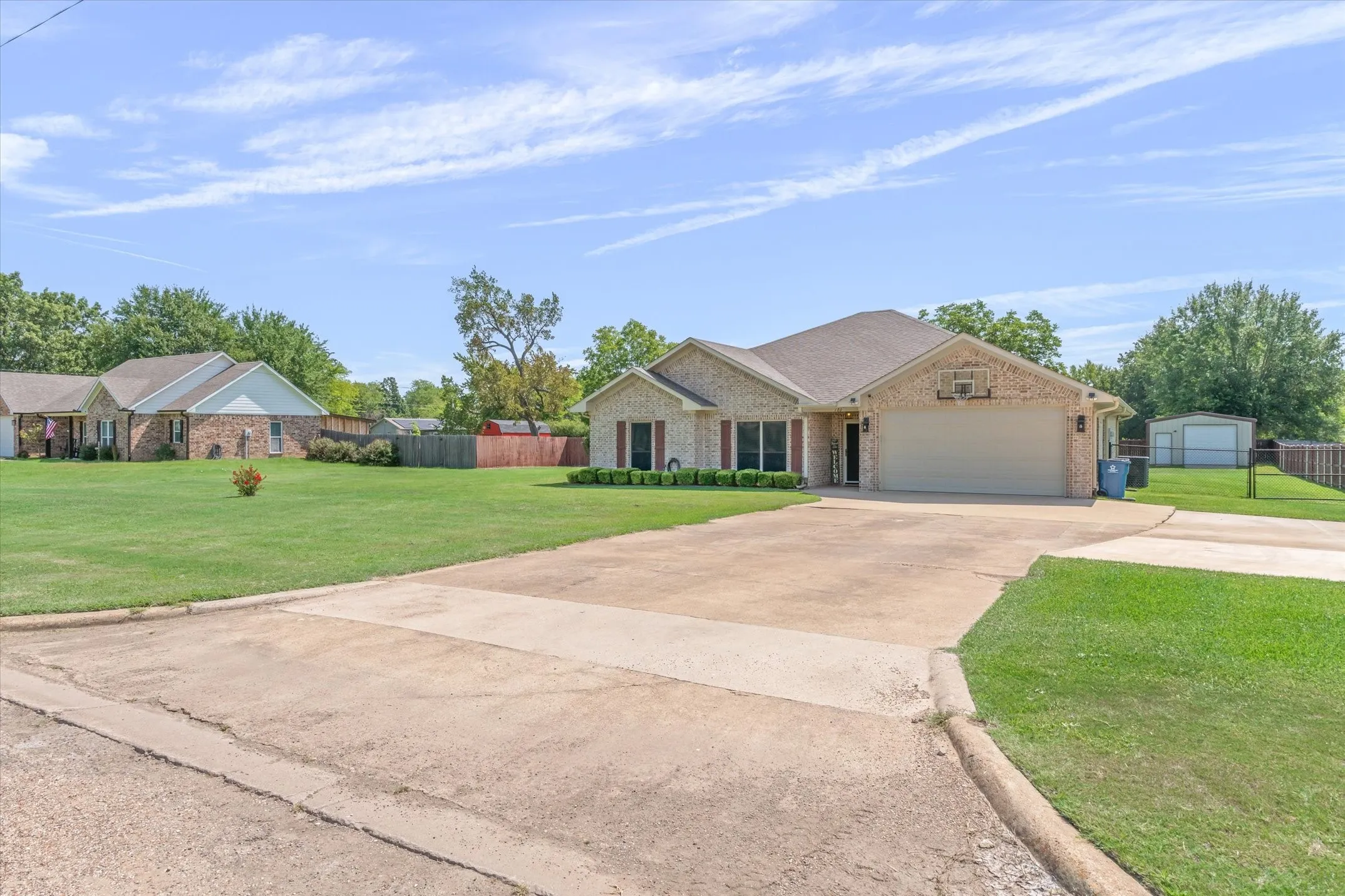 Single Family Residence For Sale in Van Zandt County , 180 N Bois D Arc Street, Van, Texas 75790, 3 Bedroom, 2 Bathroom, 2 Garage spaces, 1,844 Sqft, built in 2015, mls#21349643, Real Estate Agent in Van, Homes For Sale in Van Zandt county, Homes For Sale in Van, Realtor in Van Texas, Real Estate Brokerage Independent Realty Texas, Luminita Cordes Realtor