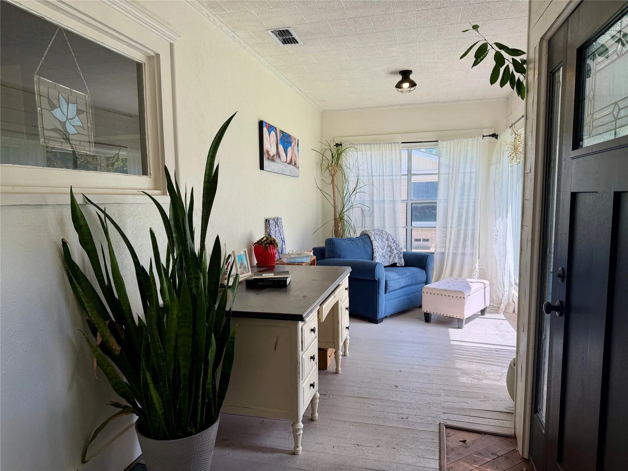 Single Family Residence For Rent in Johnson County , 301 Forrest Avenue, Cleburne, Texas 76033, 4 Bedroom, 2 Bathroom, Garage spaces, 2,657 Sqft, built in 1900, mls#21349649, Real Estate Agent in Cleburne, Homes For Rent in Johnson county, Homes For Rent in Cleburne, Realtor in Cleburne Texas, Real Estate Brokerage Independent Realty Texas, Luminita Cordes Realtor