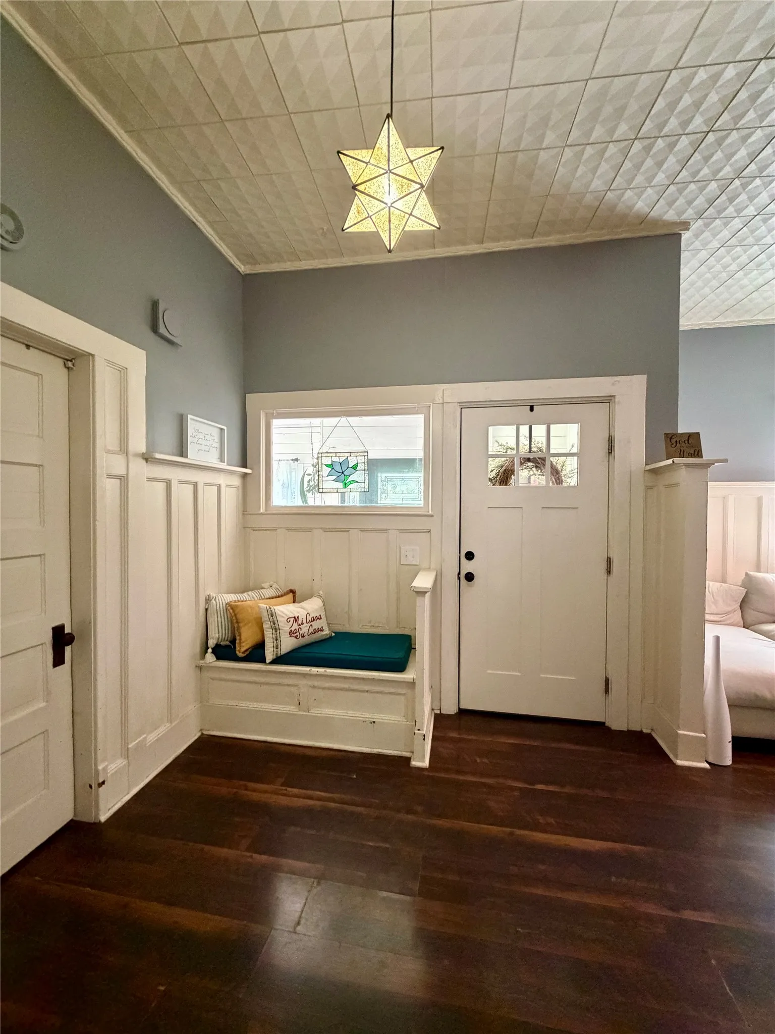 Single Family Residence For Rent in Johnson County , 301 Forrest Avenue, Cleburne, Texas 76033, 4 Bedroom, 2 Bathroom, Garage spaces, 2,657 Sqft, built in 1900, mls#21349649, Real Estate Agent in Cleburne, Homes For Rent in Johnson county, Homes For Rent in Cleburne, Realtor in Cleburne Texas, Real Estate Brokerage Independent Realty Texas, Luminita Cordes Realtor
