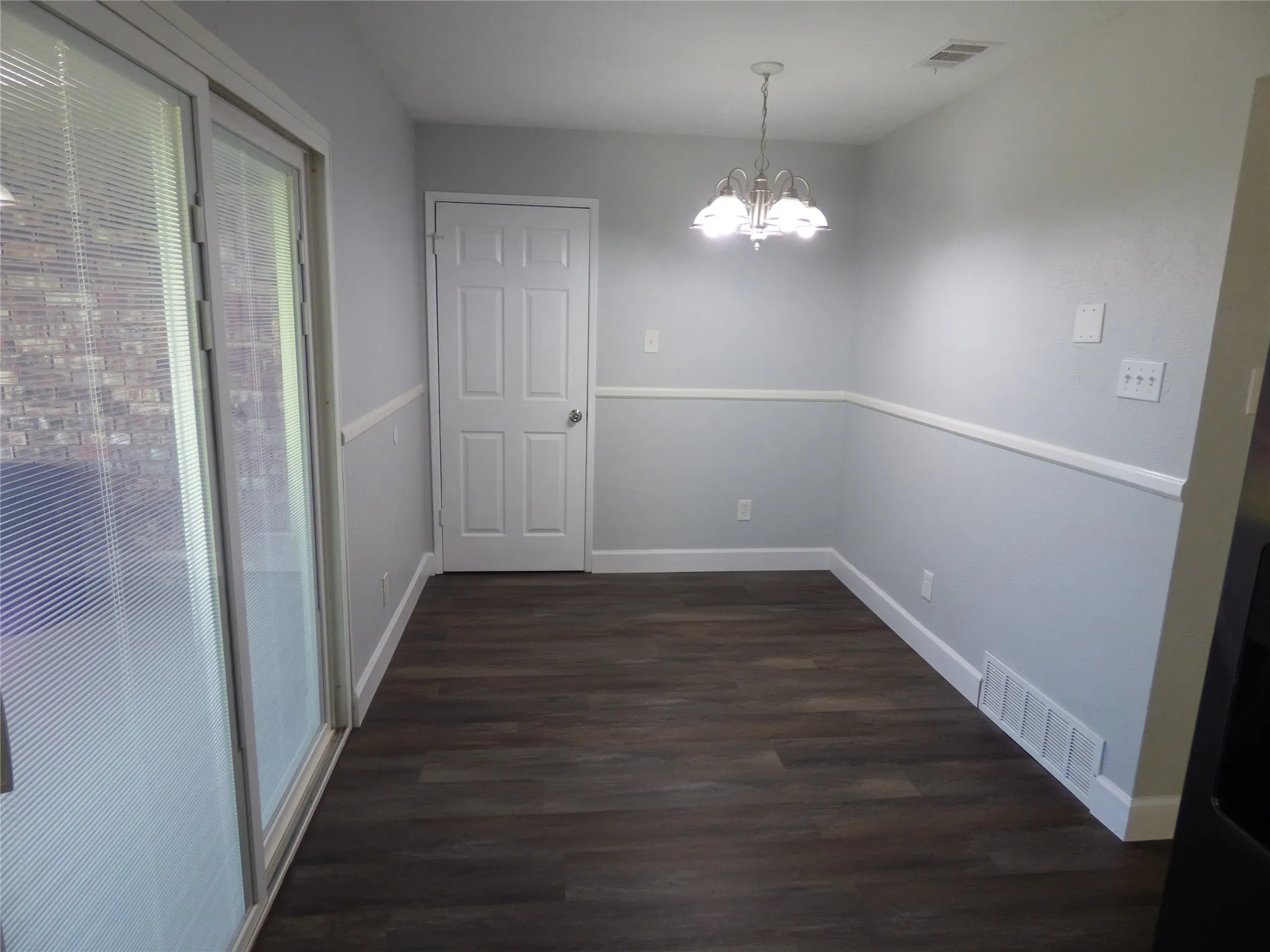 Single Family Residence For Rent in Denton County , 5016 Roberts Drive, The Colony, Texas 75056, 3 Bedroom, 2 Bathroom, 2 Garage spaces, 1,791 Sqft, built in 1977, mls#21348769, Real Estate Agent in The Colony, Homes For Rent in Denton county, Homes For Rent in The Colony, Realtor in The Colony Texas, Real Estate Brokerage Independent Realty Texas, Luminita Cordes Realtor