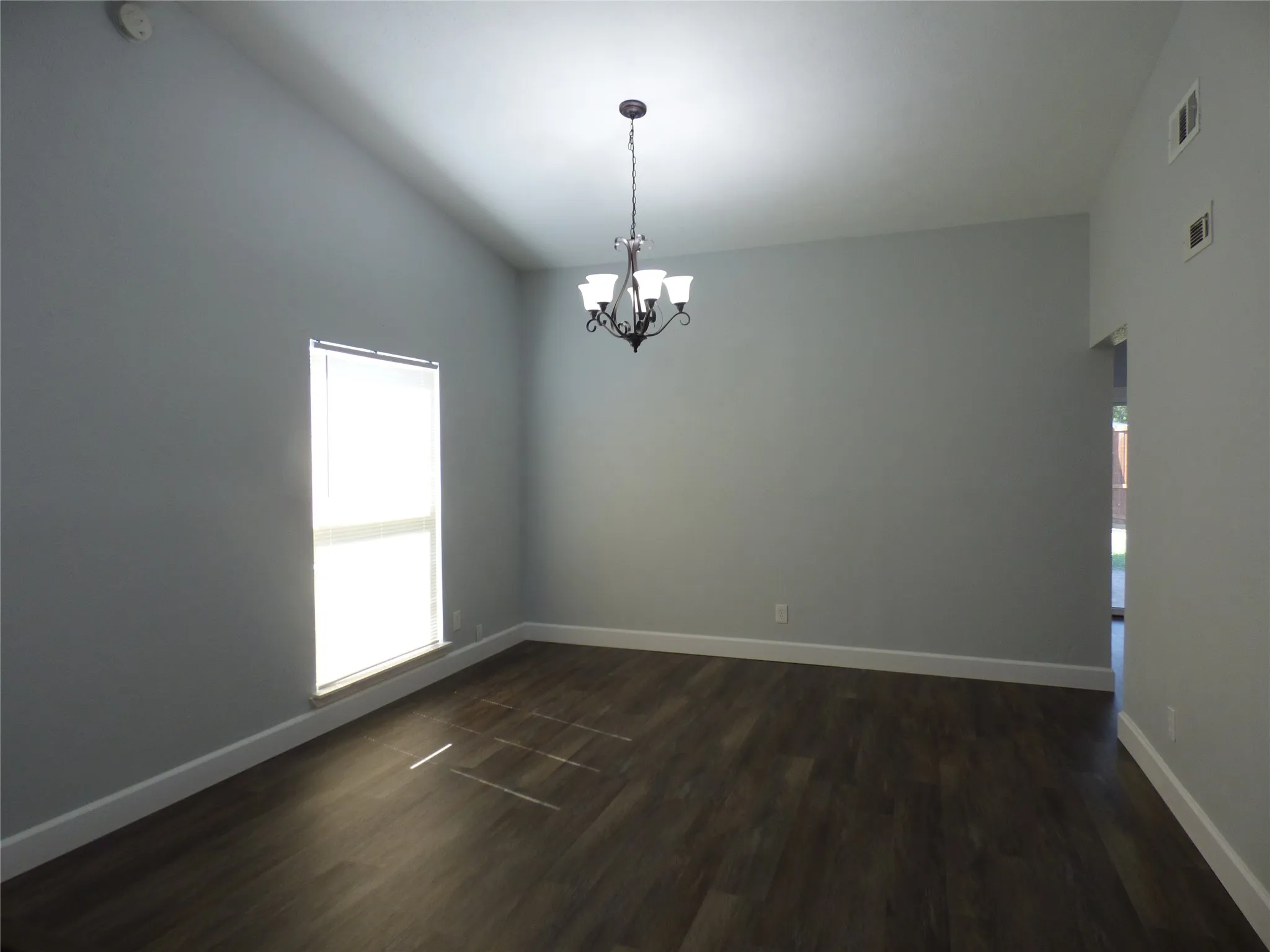 Single Family Residence For Rent in Denton County , 5016 Roberts Drive, The Colony, Texas 75056, 3 Bedroom, 2 Bathroom, 2 Garage spaces, 1,791 Sqft, built in 1977, mls#21348769, Real Estate Agent in The Colony, Homes For Rent in Denton county, Homes For Rent in The Colony, Realtor in The Colony Texas, Real Estate Brokerage Independent Realty Texas, Luminita Cordes Realtor