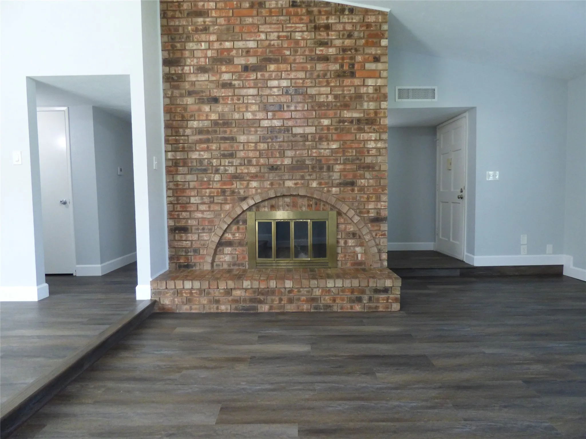 Single Family Residence For Rent in Denton County , 5016 Roberts Drive, The Colony, Texas 75056, 3 Bedroom, 2 Bathroom, 2 Garage spaces, 1,791 Sqft, built in 1977, mls#21348769, Real Estate Agent in The Colony, Homes For Rent in Denton county, Homes For Rent in The Colony, Realtor in The Colony Texas, Real Estate Brokerage Independent Realty Texas, Luminita Cordes Realtor