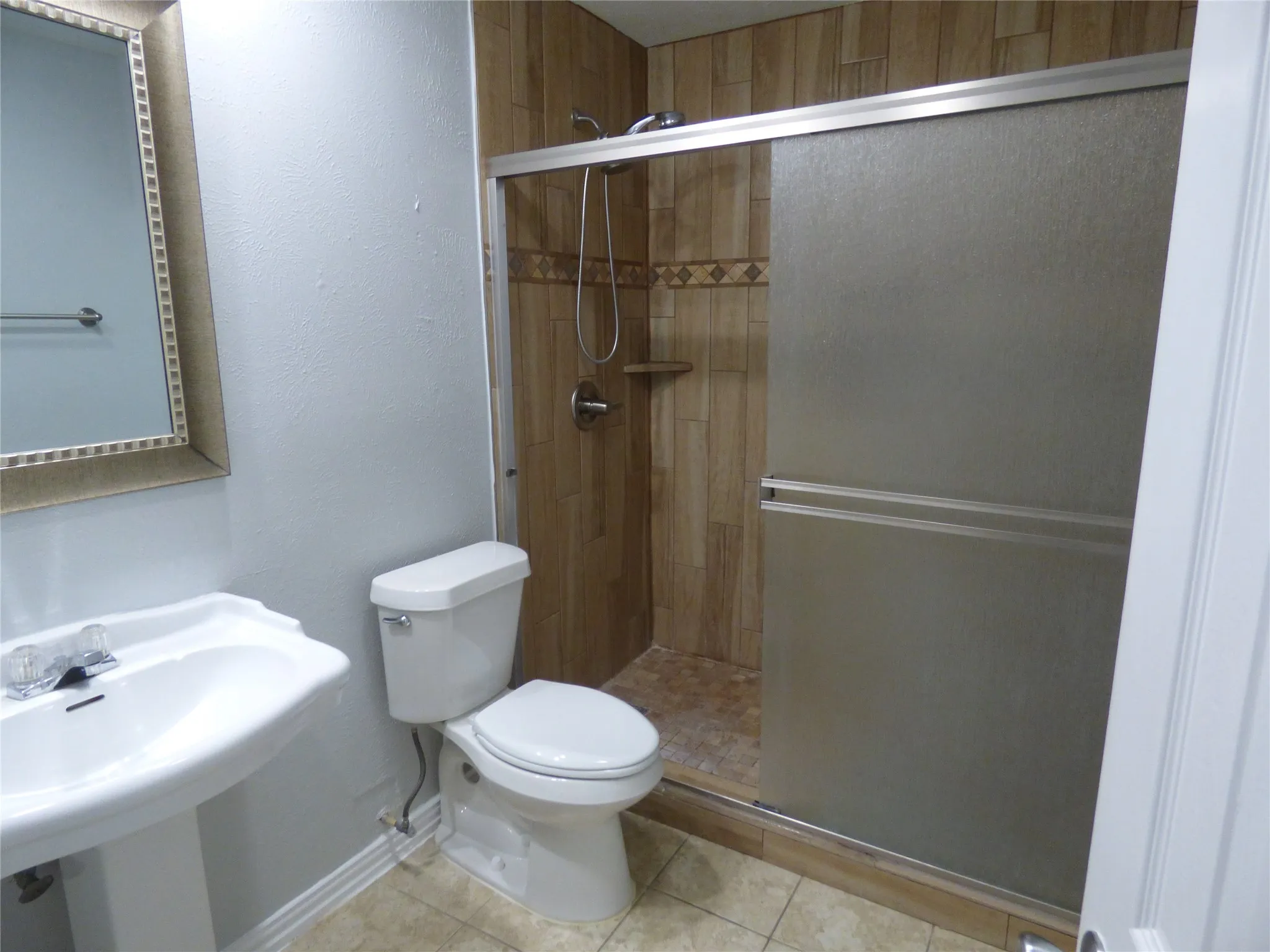 Single Family Residence For Rent in Denton County , 5016 Roberts Drive, The Colony, Texas 75056, 3 Bedroom, 2 Bathroom, 2 Garage spaces, 1,791 Sqft, built in 1977, mls#21348769, Real Estate Agent in The Colony, Homes For Rent in Denton county, Homes For Rent in The Colony, Realtor in The Colony Texas, Real Estate Brokerage Independent Realty Texas, Luminita Cordes Realtor