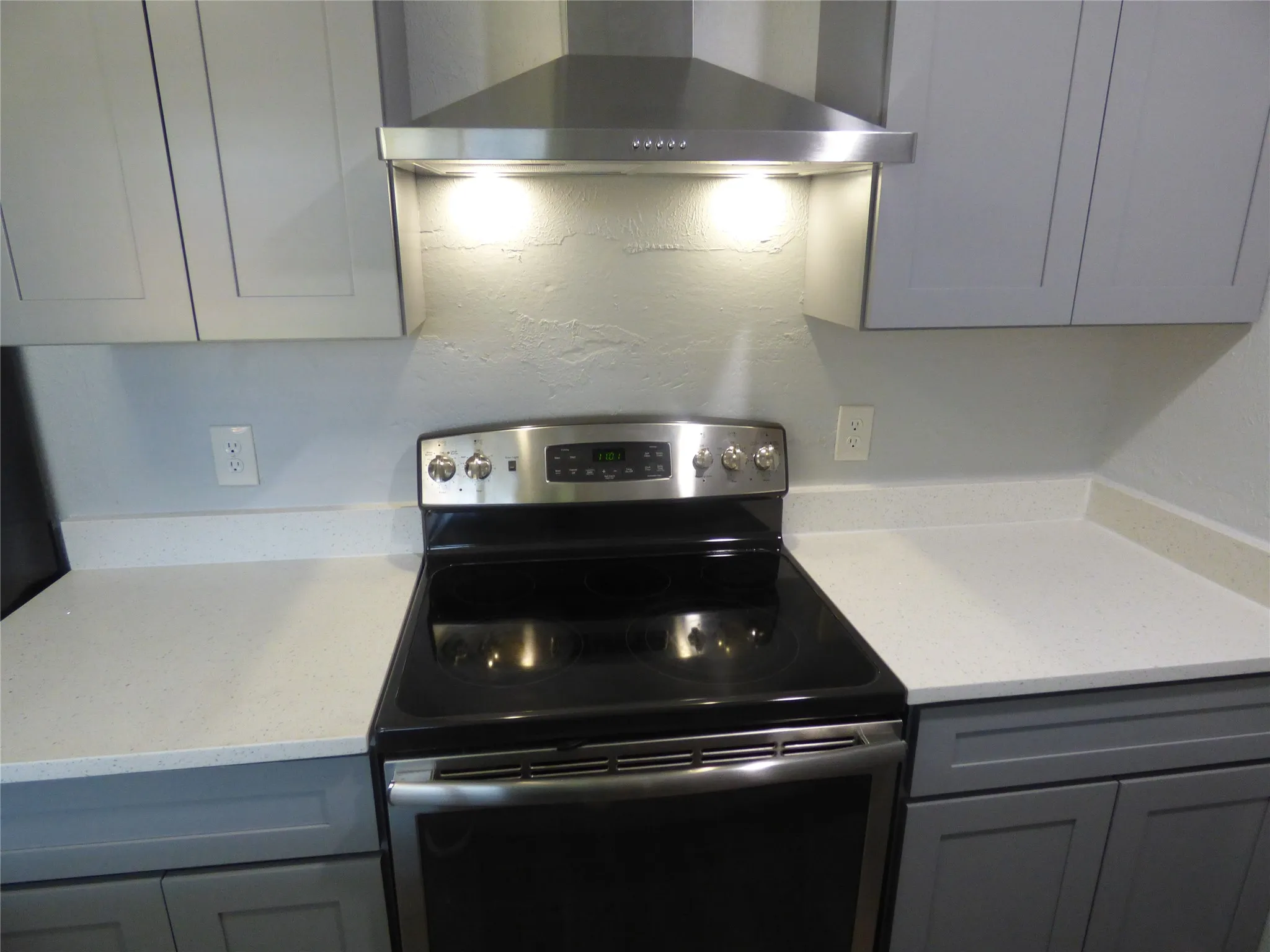 Single Family Residence For Rent in Denton County , 5016 Roberts Drive, The Colony, Texas 75056, 3 Bedroom, 2 Bathroom, 2 Garage spaces, 1,791 Sqft, built in 1977, mls#21348769, Real Estate Agent in The Colony, Homes For Rent in Denton county, Homes For Rent in The Colony, Realtor in The Colony Texas, Real Estate Brokerage Independent Realty Texas, Luminita Cordes Realtor