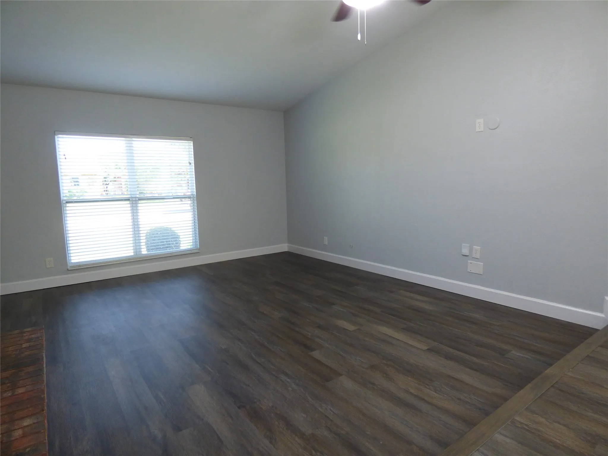 Single Family Residence For Rent in Denton County , 5016 Roberts Drive, The Colony, Texas 75056, 3 Bedroom, 2 Bathroom, 2 Garage spaces, 1,791 Sqft, built in 1977, mls#21348769, Real Estate Agent in The Colony, Homes For Rent in Denton county, Homes For Rent in The Colony, Realtor in The Colony Texas, Real Estate Brokerage Independent Realty Texas, Luminita Cordes Realtor