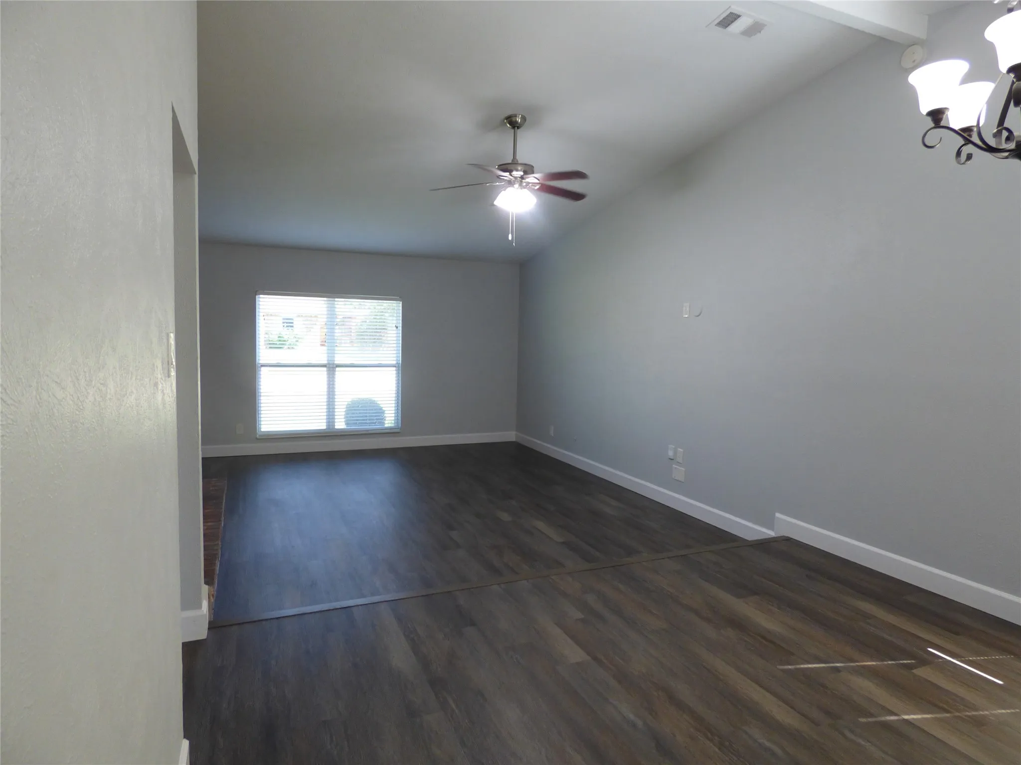 Single Family Residence For Rent in Denton County , 5016 Roberts Drive, The Colony, Texas 75056, 3 Bedroom, 2 Bathroom, 2 Garage spaces, 1,791 Sqft, built in 1977, mls#21348769, Real Estate Agent in The Colony, Homes For Rent in Denton county, Homes For Rent in The Colony, Realtor in The Colony Texas, Real Estate Brokerage Independent Realty Texas, Luminita Cordes Realtor