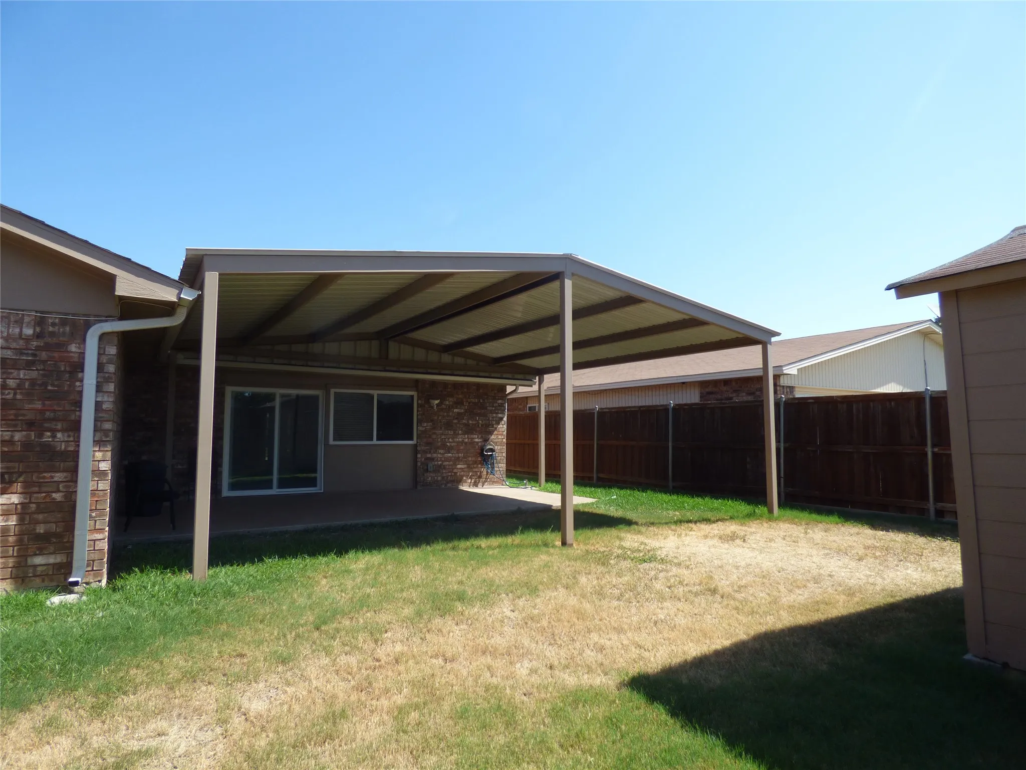 Single Family Residence For Rent in Denton County , 5016 Roberts Drive, The Colony, Texas 75056, 3 Bedroom, 2 Bathroom, 2 Garage spaces, 1,791 Sqft, built in 1977, mls#21348769, Real Estate Agent in The Colony, Homes For Rent in Denton county, Homes For Rent in The Colony, Realtor in The Colony Texas, Real Estate Brokerage Independent Realty Texas, Luminita Cordes Realtor