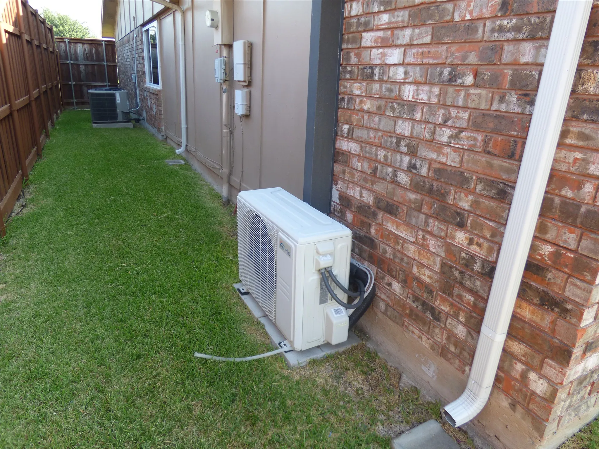 Single Family Residence For Rent in Denton County , 5016 Roberts Drive, The Colony, Texas 75056, 3 Bedroom, 2 Bathroom, 2 Garage spaces, 1,791 Sqft, built in 1977, mls#21348769, Real Estate Agent in The Colony, Homes For Rent in Denton county, Homes For Rent in The Colony, Realtor in The Colony Texas, Real Estate Brokerage Independent Realty Texas, Luminita Cordes Realtor