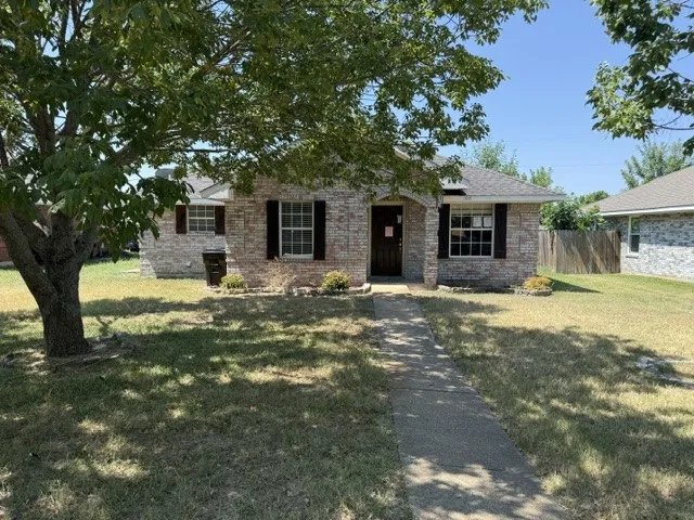 Single Family Residence For Sale in Kaufman County , 108 Amy Drive, Crandall, Texas 75114, 3 Bedroom, 1 Bathroom, 1 Garage spaces, 1,360 Sqft, built in 1994, mls#21349616, Real Estate Agent in Crandall, Homes For Sale in Kaufman county, Homes For Sale in Crandall, Realtor in Crandall Texas, Real Estate Brokerage Independent Realty Texas, Luminita Cordes Realtor