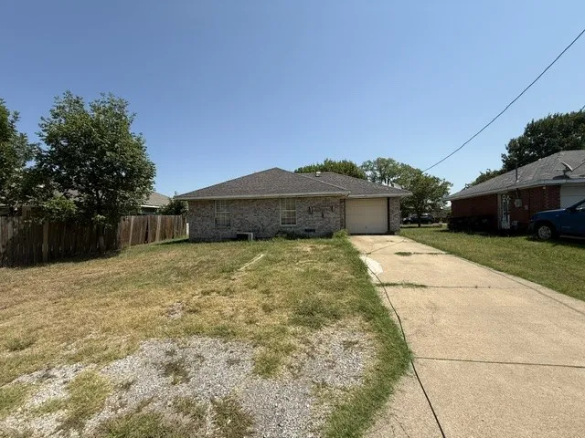 Single Family Residence For Sale in Kaufman County , 108 Amy Drive, Crandall, Texas 75114, 3 Bedroom, 1 Bathroom, 1 Garage spaces, 1,360 Sqft, built in 1994, mls#21349616, Real Estate Agent in Crandall, Homes For Sale in Kaufman county, Homes For Sale in Crandall, Realtor in Crandall Texas, Real Estate Brokerage Independent Realty Texas, Luminita Cordes Realtor