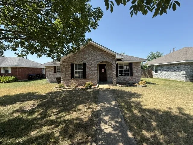 Single Family Residence For Sale in Kaufman County , 108 Amy Drive, Crandall, Texas 75114, 3 Bedroom, 1 Bathroom, 1 Garage spaces, 1,360 Sqft, built in 1994, mls#21349616, Real Estate Agent in Crandall, Homes For Sale in Kaufman county, Homes For Sale in Crandall, Realtor in Crandall Texas, Real Estate Brokerage Independent Realty Texas, Luminita Cordes Realtor