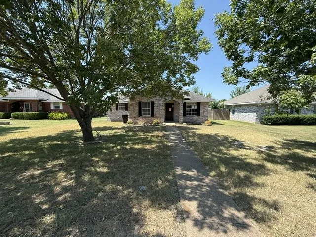 Single Family Residence For Sale in Kaufman County , 108 Amy Drive, Crandall, Texas 75114, 3 Bedroom, 1 Bathroom, 1 Garage spaces, 1,360 Sqft, built in 1994, mls#21349616, Real Estate Agent in Crandall, Homes For Sale in Kaufman county, Homes For Sale in Crandall, Realtor in Crandall Texas, Real Estate Brokerage Independent Realty Texas, Luminita Cordes Realtor