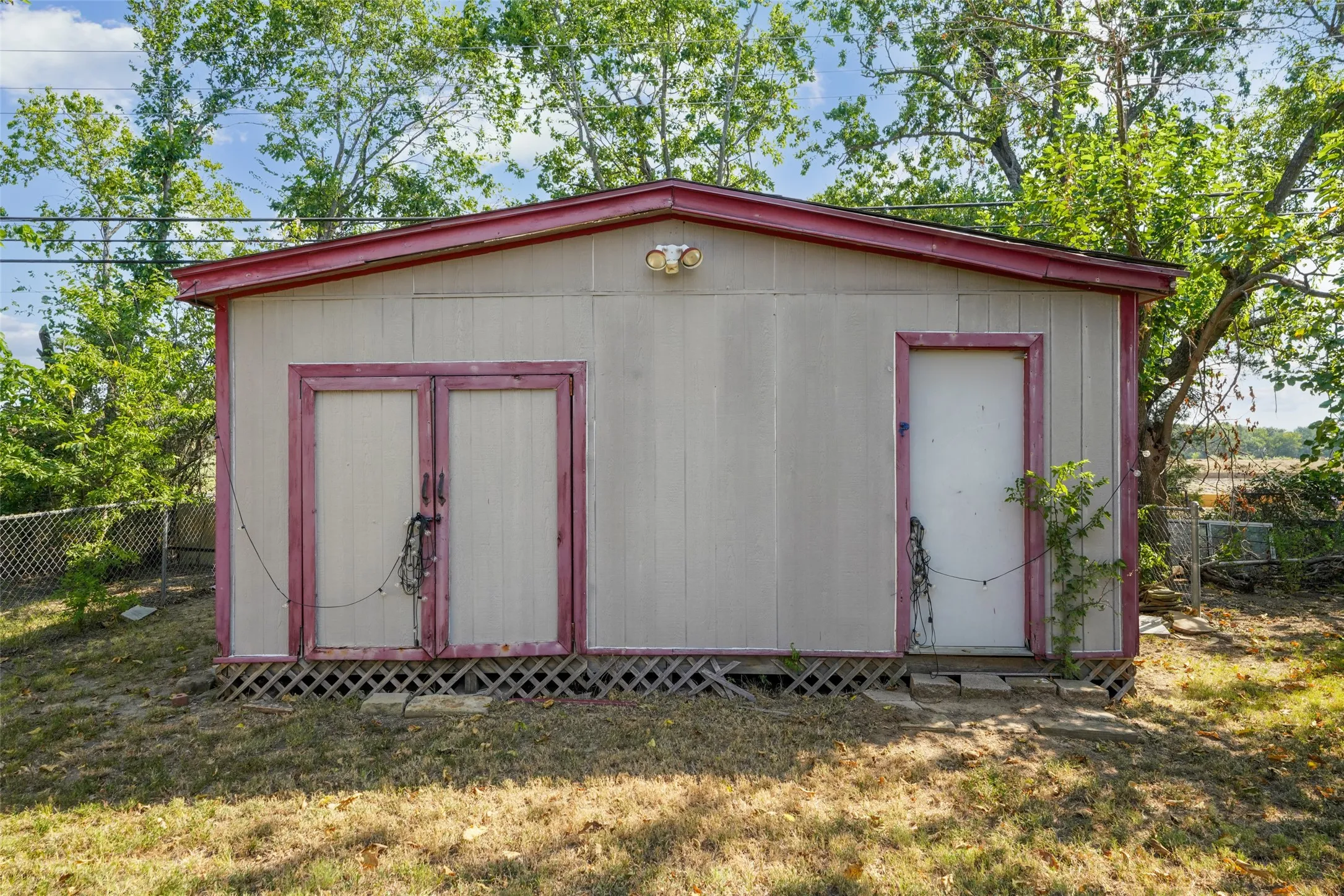 Single Family Residence For Sale in Dallas County , 1618 Parkhaven Drive, Seagoville, Texas 75159, 3 Bedroom, 2 Bathroom, 1 Garage spaces, 1,092 Sqft, built in 1958, Price $209,900, mls#21349606, Real Estate Agent in Seagoville, Homes For Sale in Dallas county, Homes For Sale in Seagoville, Realtor in Seagoville Texas, Real Estate Brokerage Independent Realty Texas, Luminita Cordes Realtor
