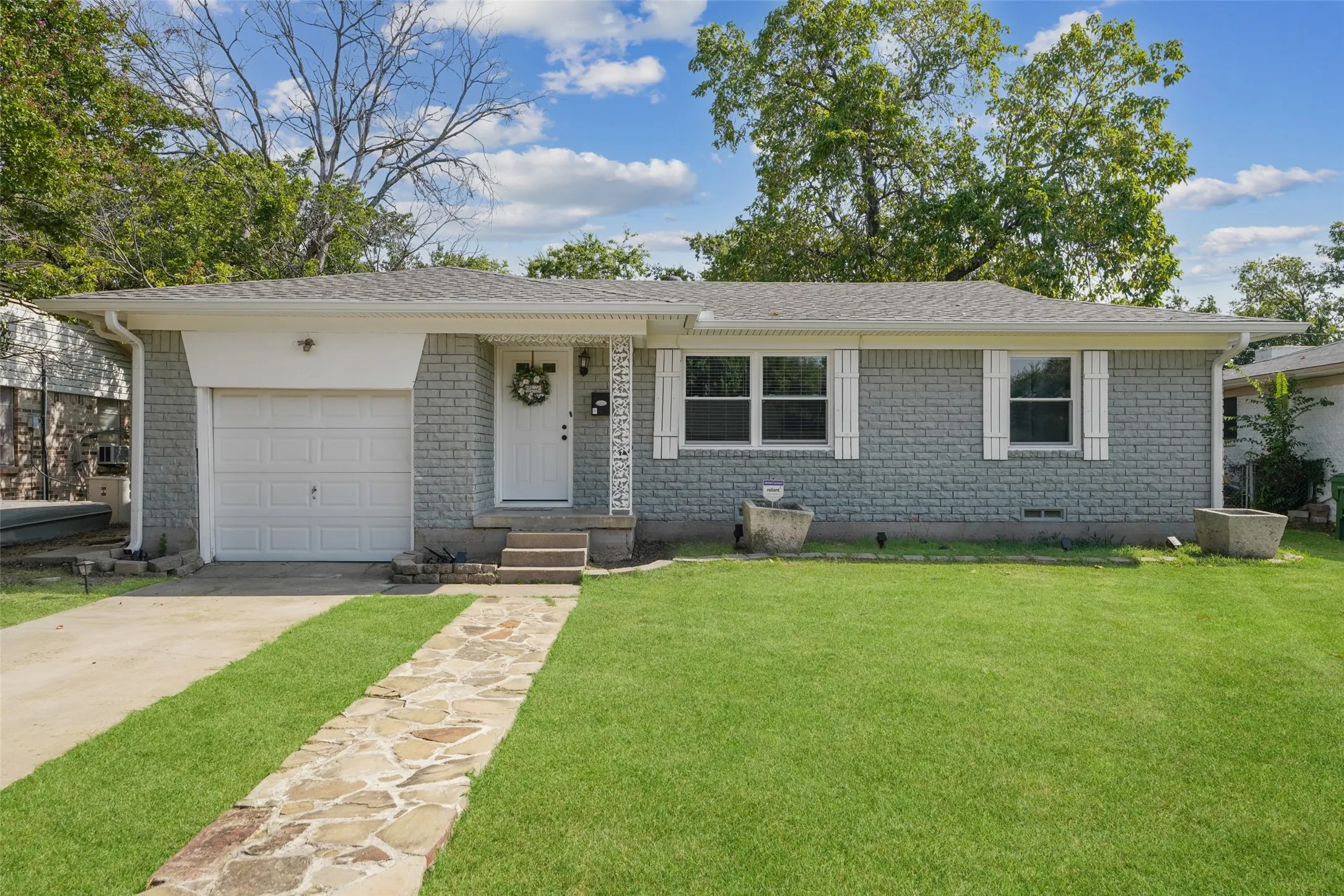 Single Family Residence For Sale in Dallas County , 1618 Parkhaven Drive, Seagoville, Texas 75159, 3 Bedroom, 2 Bathroom, 1 Garage spaces, 1,092 Sqft, built in 1958, Price $209,900, mls#21349606, Real Estate Agent in Seagoville, Homes For Sale in Dallas county, Homes For Sale in Seagoville, Realtor in Seagoville Texas, Real Estate Brokerage Independent Realty Texas, Luminita Cordes Realtor