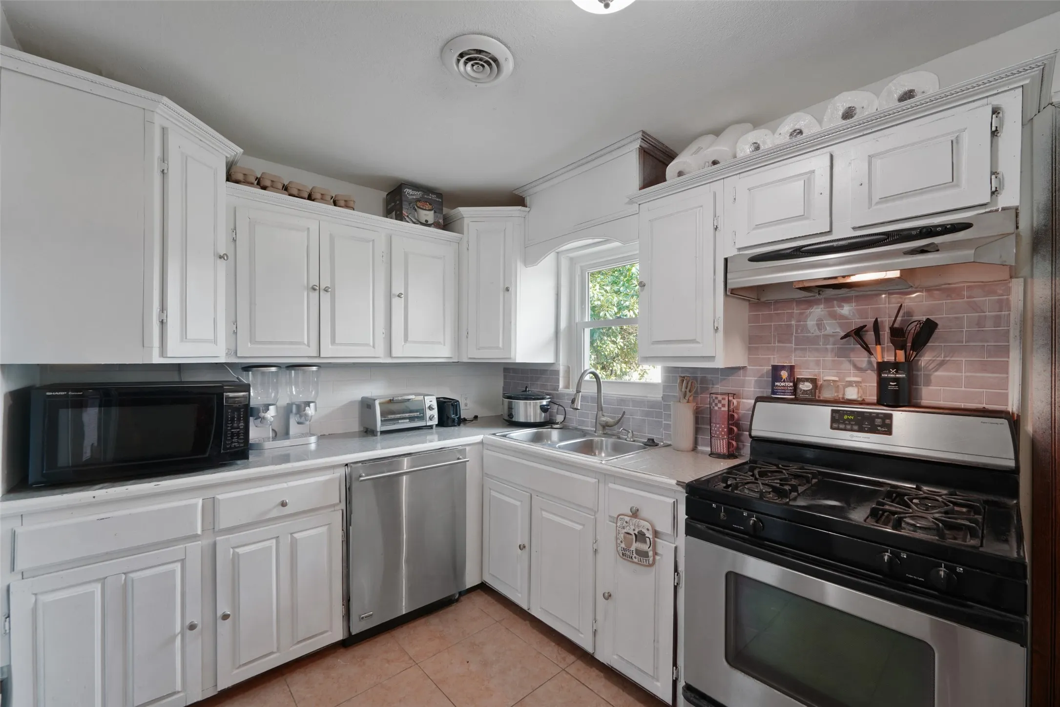 Single Family Residence For Sale in Dallas County , 1618 Parkhaven Drive, Seagoville, Texas 75159, 3 Bedroom, 2 Bathroom, 1 Garage spaces, 1,092 Sqft, built in 1958, Price $209,900, mls#21349606, Real Estate Agent in Seagoville, Homes For Sale in Dallas county, Homes For Sale in Seagoville, Realtor in Seagoville Texas, Real Estate Brokerage Independent Realty Texas, Luminita Cordes Realtor