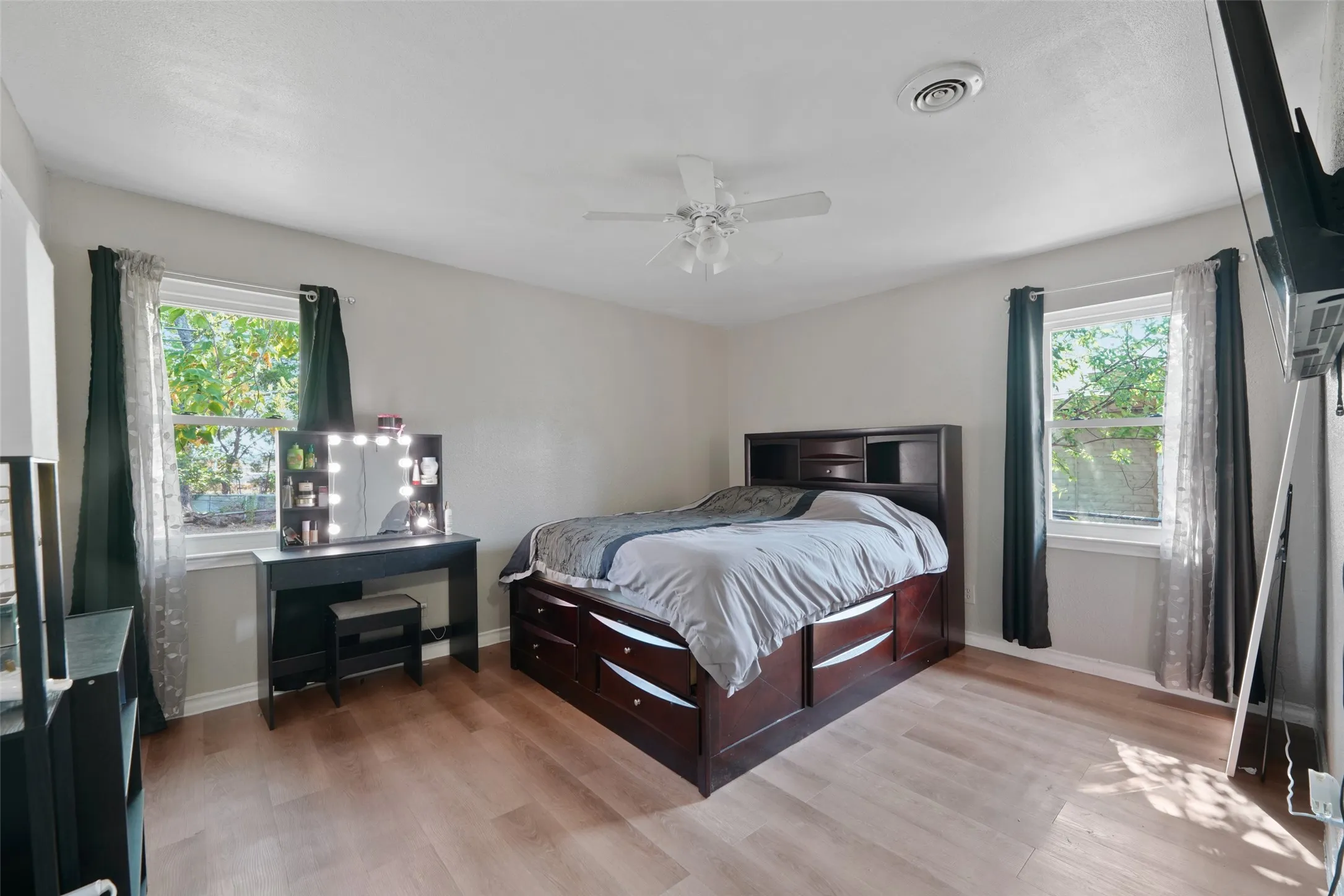 Single Family Residence For Sale in Dallas County , 1618 Parkhaven Drive, Seagoville, Texas 75159, 3 Bedroom, 2 Bathroom, 1 Garage spaces, 1,092 Sqft, built in 1958, Price $209,900, mls#21349606, Real Estate Agent in Seagoville, Homes For Sale in Dallas county, Homes For Sale in Seagoville, Realtor in Seagoville Texas, Real Estate Brokerage Independent Realty Texas, Luminita Cordes Realtor