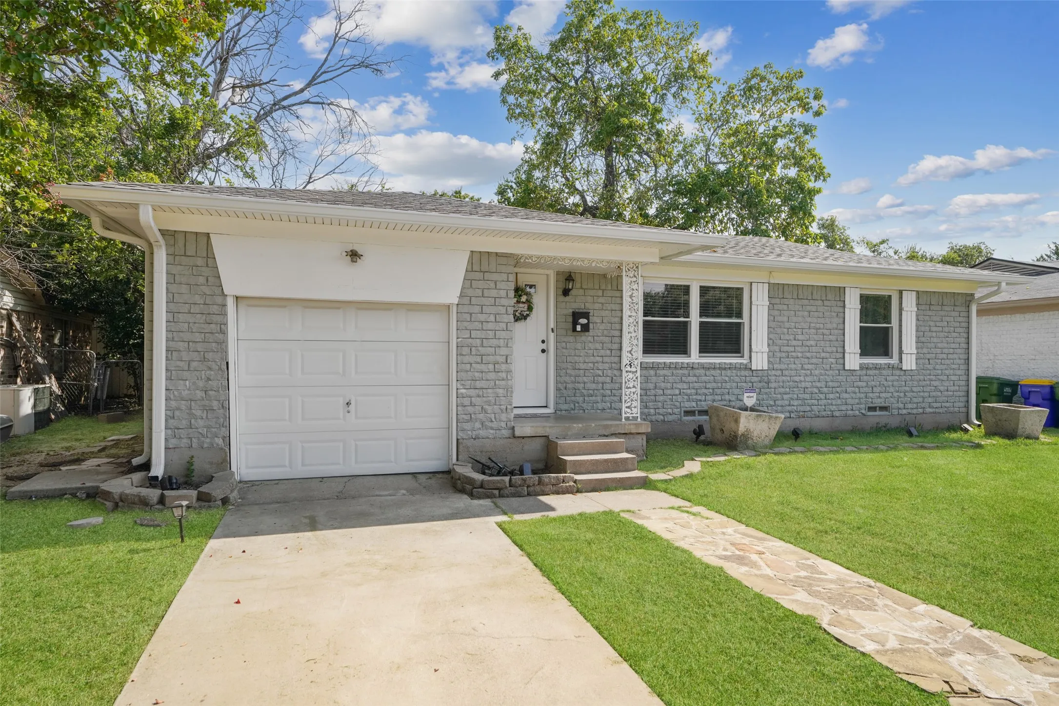 Single Family Residence For Sale in Dallas County , 1618 Parkhaven Drive, Seagoville, Texas 75159, 3 Bedroom, 2 Bathroom, 1 Garage spaces, 1,092 Sqft, built in 1958, Price $209,900, mls#21349606, Real Estate Agent in Seagoville, Homes For Sale in Dallas county, Homes For Sale in Seagoville, Realtor in Seagoville Texas, Real Estate Brokerage Independent Realty Texas, Luminita Cordes Realtor