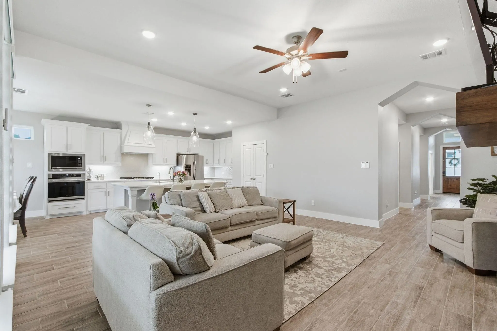 Single Family Residence For Rent in Tarrant County , 7217 Mantle Ridge Drive, Fort Worth, Texas 76179, 4 Bedroom, 4 Bathroom, 3 Garage spaces, 2,603 Sqft, built in 2022, mls#21347491, Real Estate Agent in Fort Worth, Homes For Rent in Tarrant county, Homes For Rent in Fort Worth, Realtor in Fort Worth Texas, Real Estate Brokerage Independent Realty Texas, Luminita Cordes Realtor