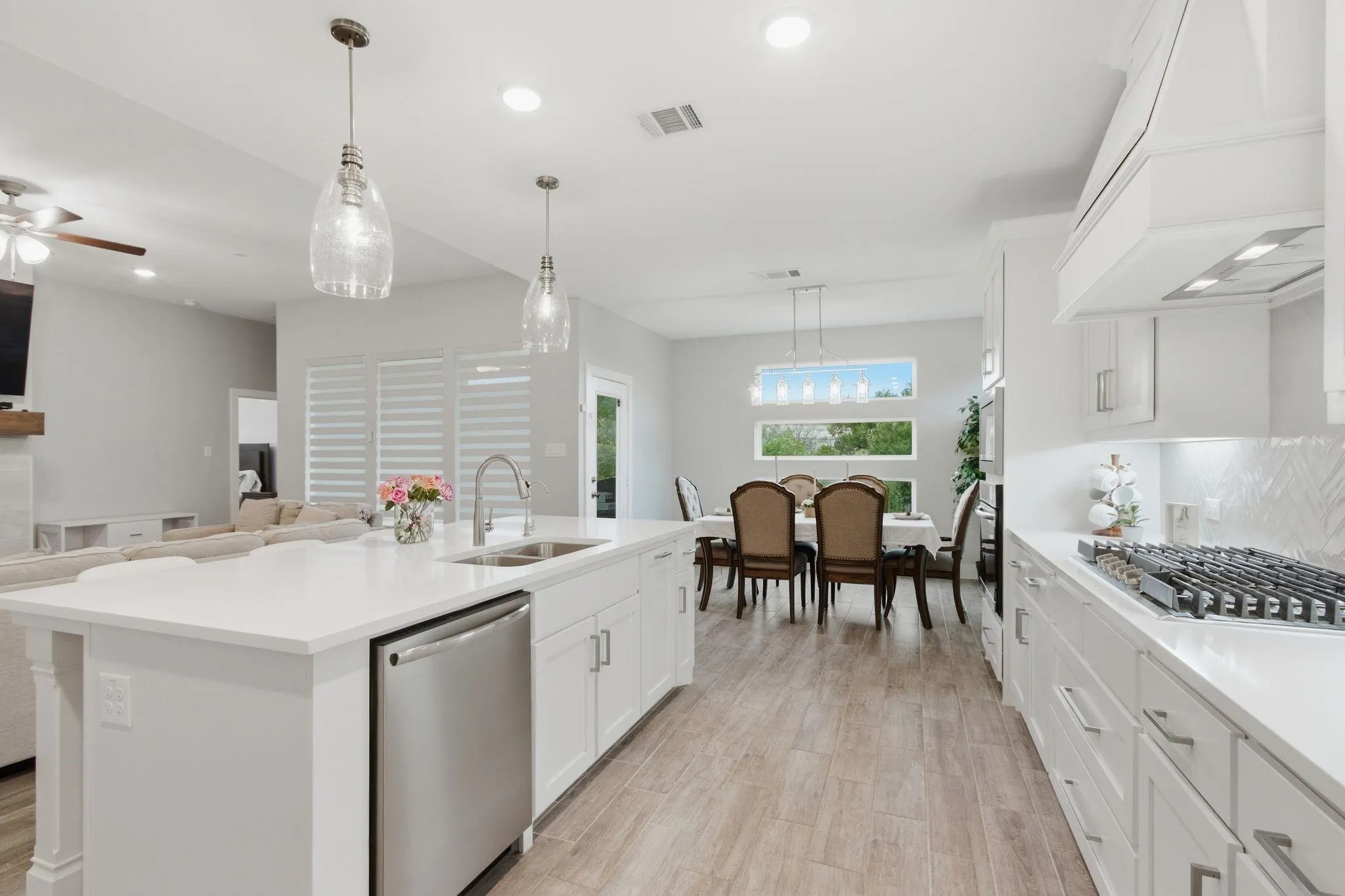 Single Family Residence For Rent in Tarrant County , 7217 Mantle Ridge Drive, Fort Worth, Texas 76179, 4 Bedroom, 4 Bathroom, 3 Garage spaces, 2,603 Sqft, built in 2022, mls#21347491, Real Estate Agent in Fort Worth, Homes For Rent in Tarrant county, Homes For Rent in Fort Worth, Realtor in Fort Worth Texas, Real Estate Brokerage Independent Realty Texas, Luminita Cordes Realtor