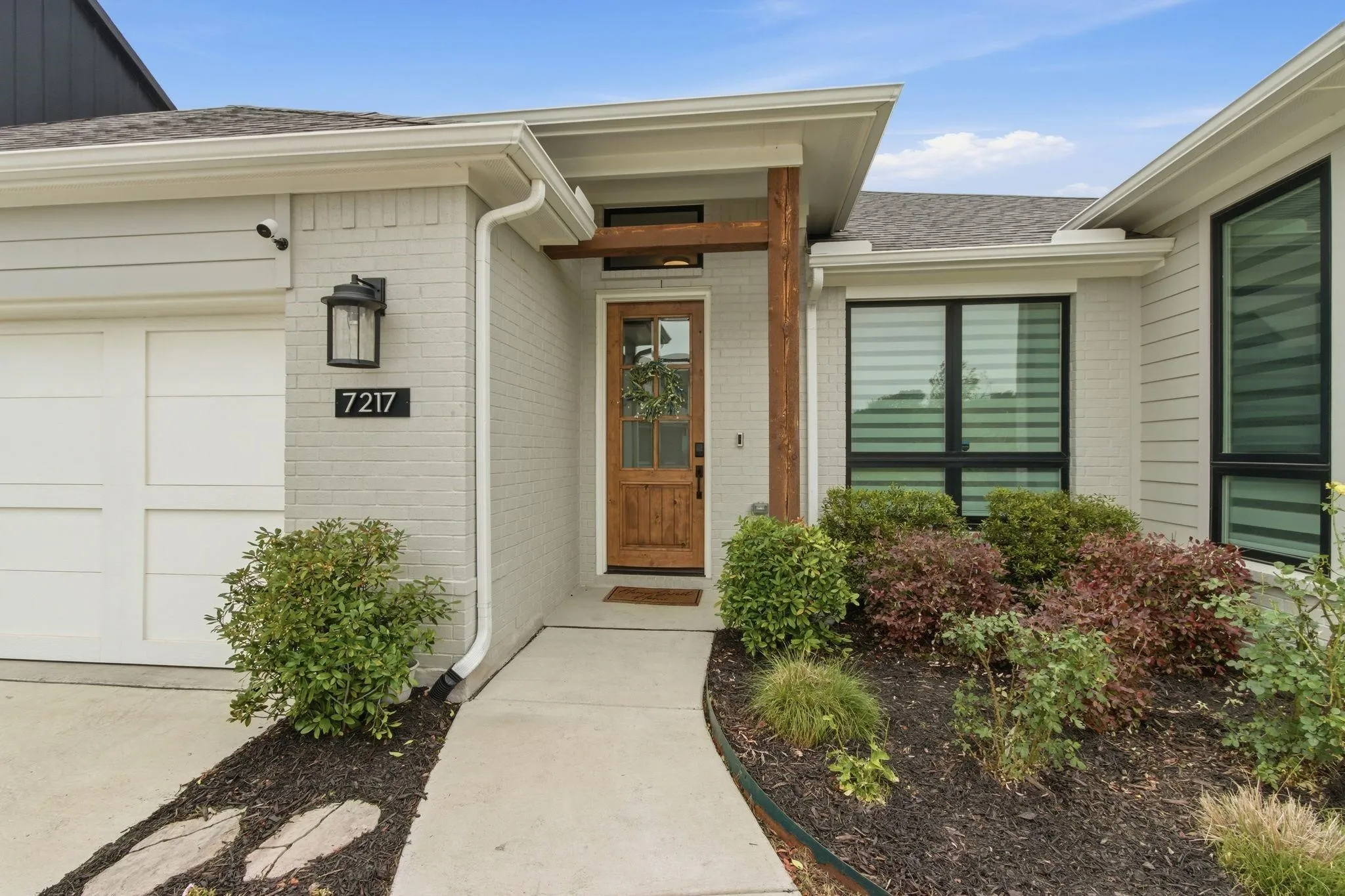 Single Family Residence For Rent in Tarrant County , 7217 Mantle Ridge Drive, Fort Worth, Texas 76179, 4 Bedroom, 4 Bathroom, 3 Garage spaces, 2,603 Sqft, built in 2022, mls#21347491, Real Estate Agent in Fort Worth, Homes For Rent in Tarrant county, Homes For Rent in Fort Worth, Realtor in Fort Worth Texas, Real Estate Brokerage Independent Realty Texas, Luminita Cordes Realtor