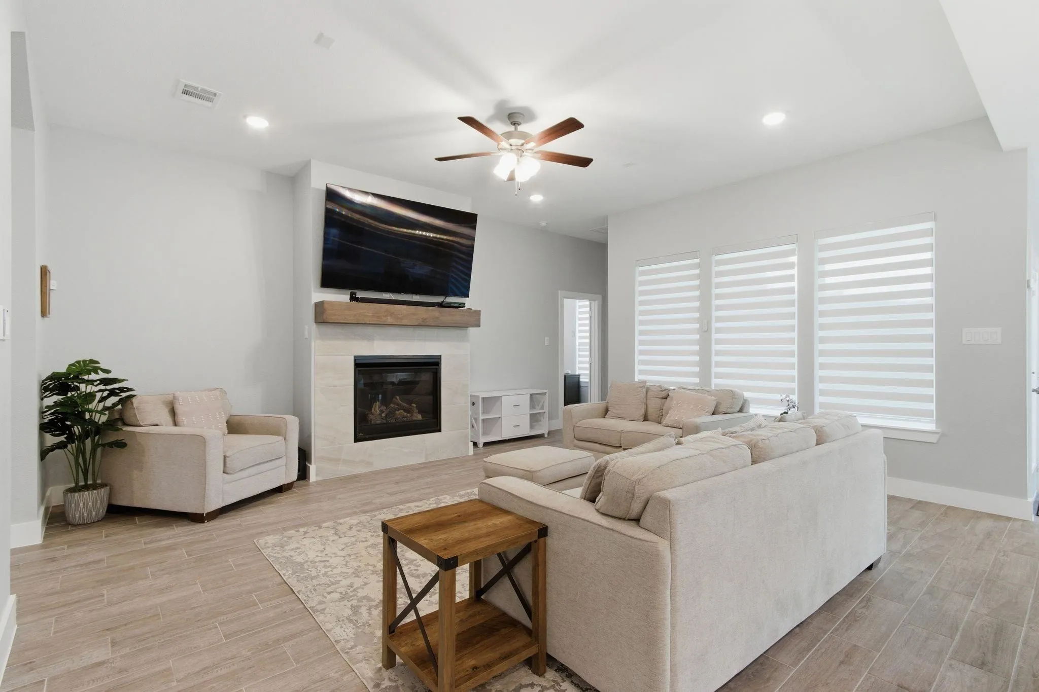 Single Family Residence For Rent in Tarrant County , 7217 Mantle Ridge Drive, Fort Worth, Texas 76179, 4 Bedroom, 4 Bathroom, 3 Garage spaces, 2,603 Sqft, built in 2022, mls#21347491, Real Estate Agent in Fort Worth, Homes For Rent in Tarrant county, Homes For Rent in Fort Worth, Realtor in Fort Worth Texas, Real Estate Brokerage Independent Realty Texas, Luminita Cordes Realtor