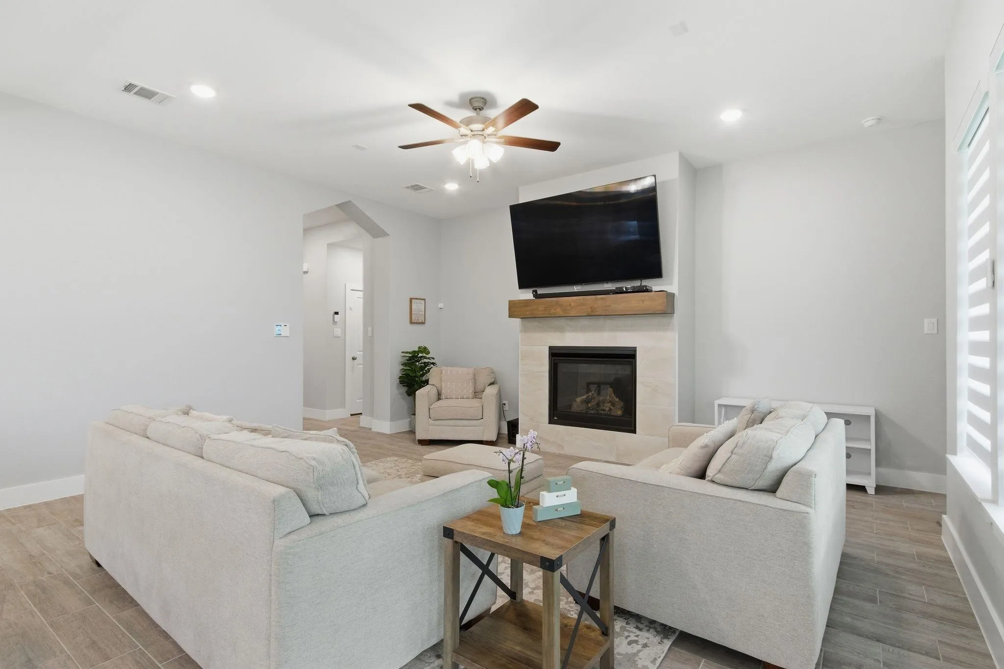 Single Family Residence For Rent in Tarrant County , 7217 Mantle Ridge Drive, Fort Worth, Texas 76179, 4 Bedroom, 4 Bathroom, 3 Garage spaces, 2,603 Sqft, built in 2022, mls#21347491, Real Estate Agent in Fort Worth, Homes For Rent in Tarrant county, Homes For Rent in Fort Worth, Realtor in Fort Worth Texas, Real Estate Brokerage Independent Realty Texas, Luminita Cordes Realtor