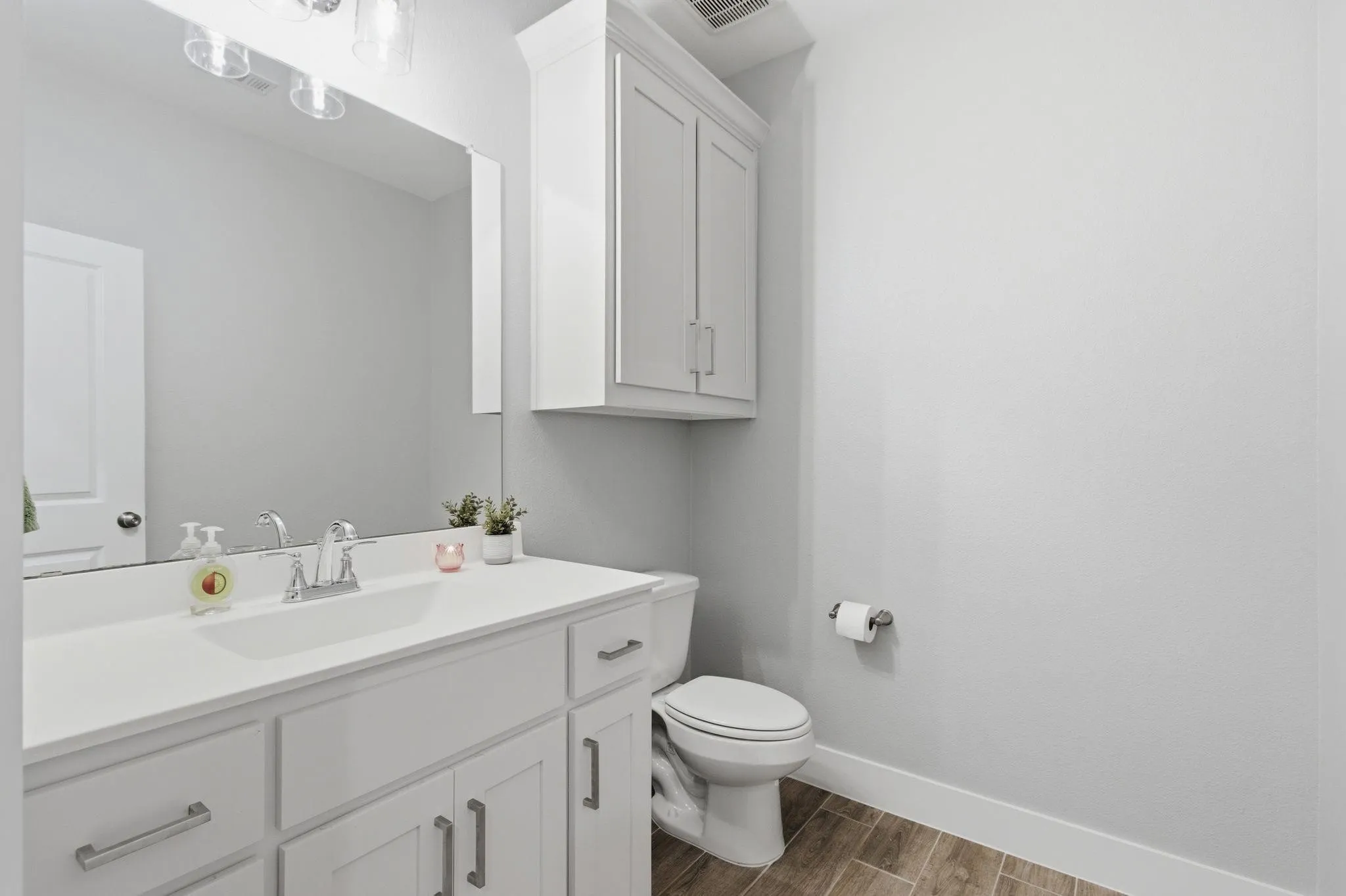 Single Family Residence For Rent in Tarrant County , 7217 Mantle Ridge Drive, Fort Worth, Texas 76179, 4 Bedroom, 4 Bathroom, 3 Garage spaces, 2,603 Sqft, built in 2022, mls#21347491, Real Estate Agent in Fort Worth, Homes For Rent in Tarrant county, Homes For Rent in Fort Worth, Realtor in Fort Worth Texas, Real Estate Brokerage Independent Realty Texas, Luminita Cordes Realtor
