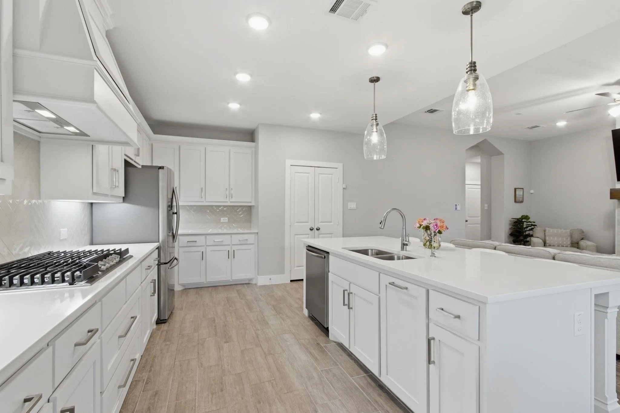 Single Family Residence For Rent in Tarrant County , 7217 Mantle Ridge Drive, Fort Worth, Texas 76179, 4 Bedroom, 4 Bathroom, 3 Garage spaces, 2,603 Sqft, built in 2022, mls#21347491, Real Estate Agent in Fort Worth, Homes For Rent in Tarrant county, Homes For Rent in Fort Worth, Realtor in Fort Worth Texas, Real Estate Brokerage Independent Realty Texas, Luminita Cordes Realtor