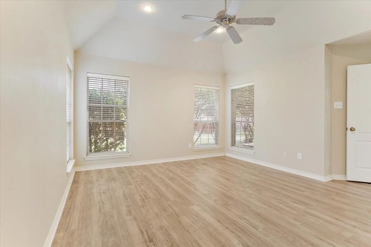 Single Family Residence For Sale in Grayson County , 1609 Pecan Grove Road E, Sherman, Texas 75090, 3 Bedroom, 2 Bathroom, 2 Garage spaces, 2,019 Sqft, built in 2004, mls#21349408, Real Estate Agent in Sherman, Homes For Sale in Grayson county, Homes For Sale in Sherman, Realtor in Sherman Texas, Real Estate Brokerage Independent Realty Texas, Luminita Cordes Realtor