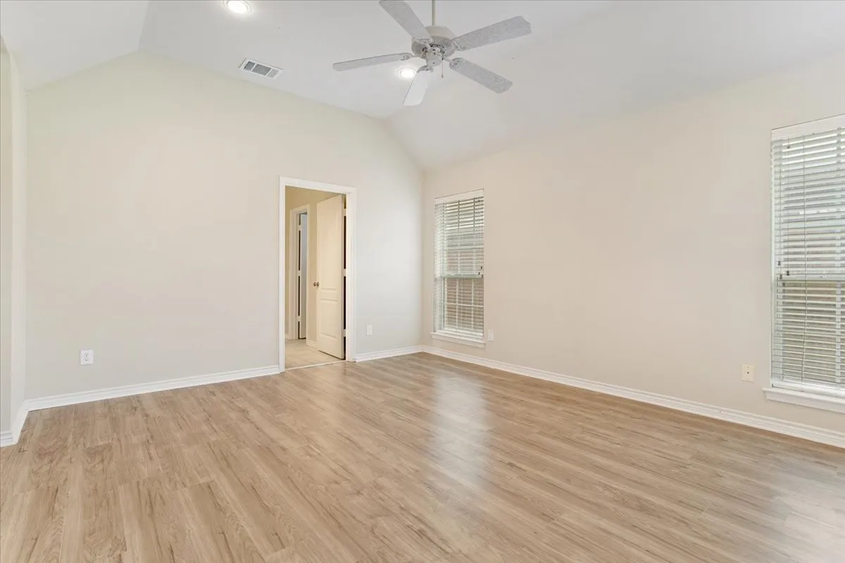 Single Family Residence For Sale in Grayson County , 1609 Pecan Grove Road E, Sherman, Texas 75090, 3 Bedroom, 2 Bathroom, 2 Garage spaces, 2,019 Sqft, built in 2004, mls#21349408, Real Estate Agent in Sherman, Homes For Sale in Grayson county, Homes For Sale in Sherman, Realtor in Sherman Texas, Real Estate Brokerage Independent Realty Texas, Luminita Cordes Realtor
