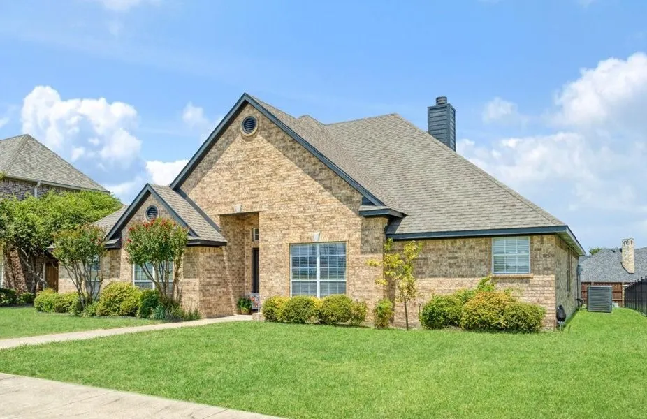Single Family Residence For Sale in Grayson County , 1609 Pecan Grove Road E, Sherman, Texas 75090, 3 Bedroom, 2 Bathroom, 2 Garage spaces, 2,019 Sqft, built in 2004, mls#21349408, Real Estate Agent in Sherman, Homes For Sale in Grayson county, Homes For Sale in Sherman, Realtor in Sherman Texas, Real Estate Brokerage Independent Realty Texas, Luminita Cordes Realtor