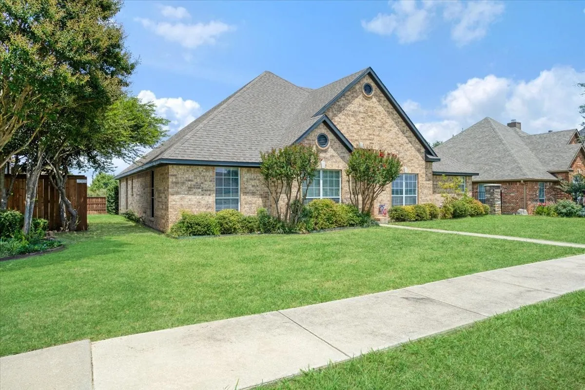 Single Family Residence For Sale in Grayson County , 1609 Pecan Grove Road E, Sherman, Texas 75090, 3 Bedroom, 2 Bathroom, 2 Garage spaces, 2,019 Sqft, built in 2004, mls#21349408, Real Estate Agent in Sherman, Homes For Sale in Grayson county, Homes For Sale in Sherman, Realtor in Sherman Texas, Real Estate Brokerage Independent Realty Texas, Luminita Cordes Realtor